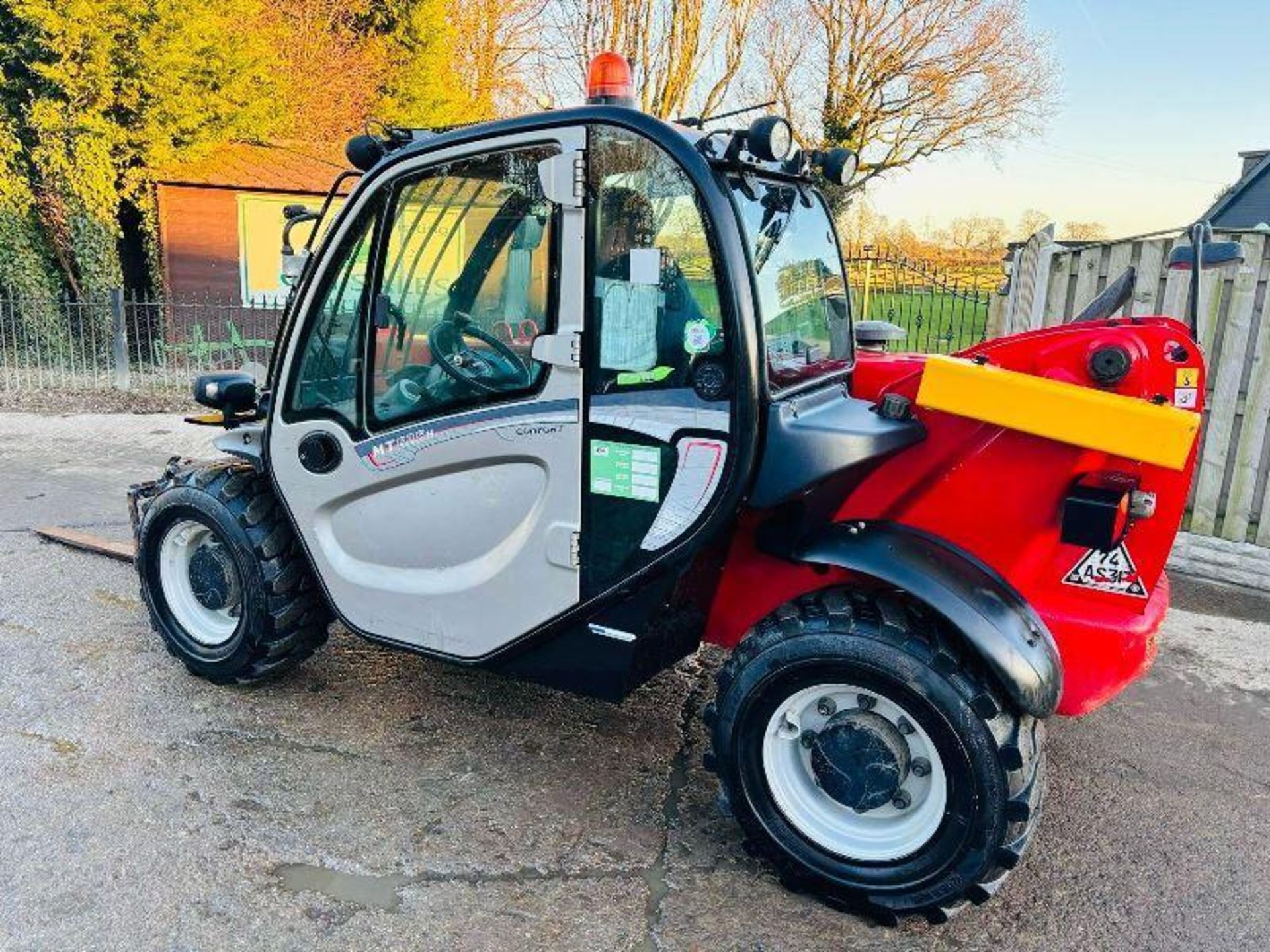 MANITOU MT625 COMFORT TURBO 4WD TELEHANDLER *YEAR 2018* C/W PALLET TINES  - Image 17 of 18