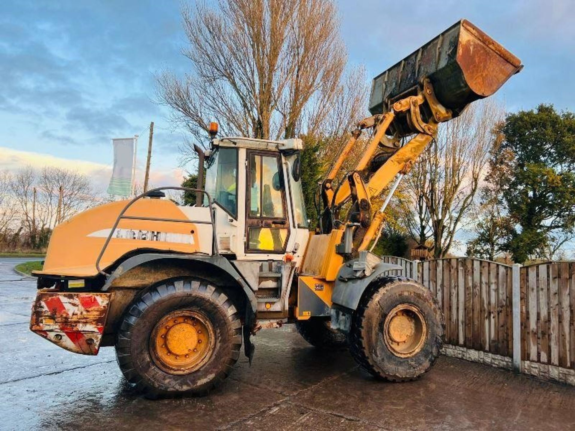 LIEBHERR L538 4WD LOADING SHOVEL C/W BUCKET - Bild 13 aus 17