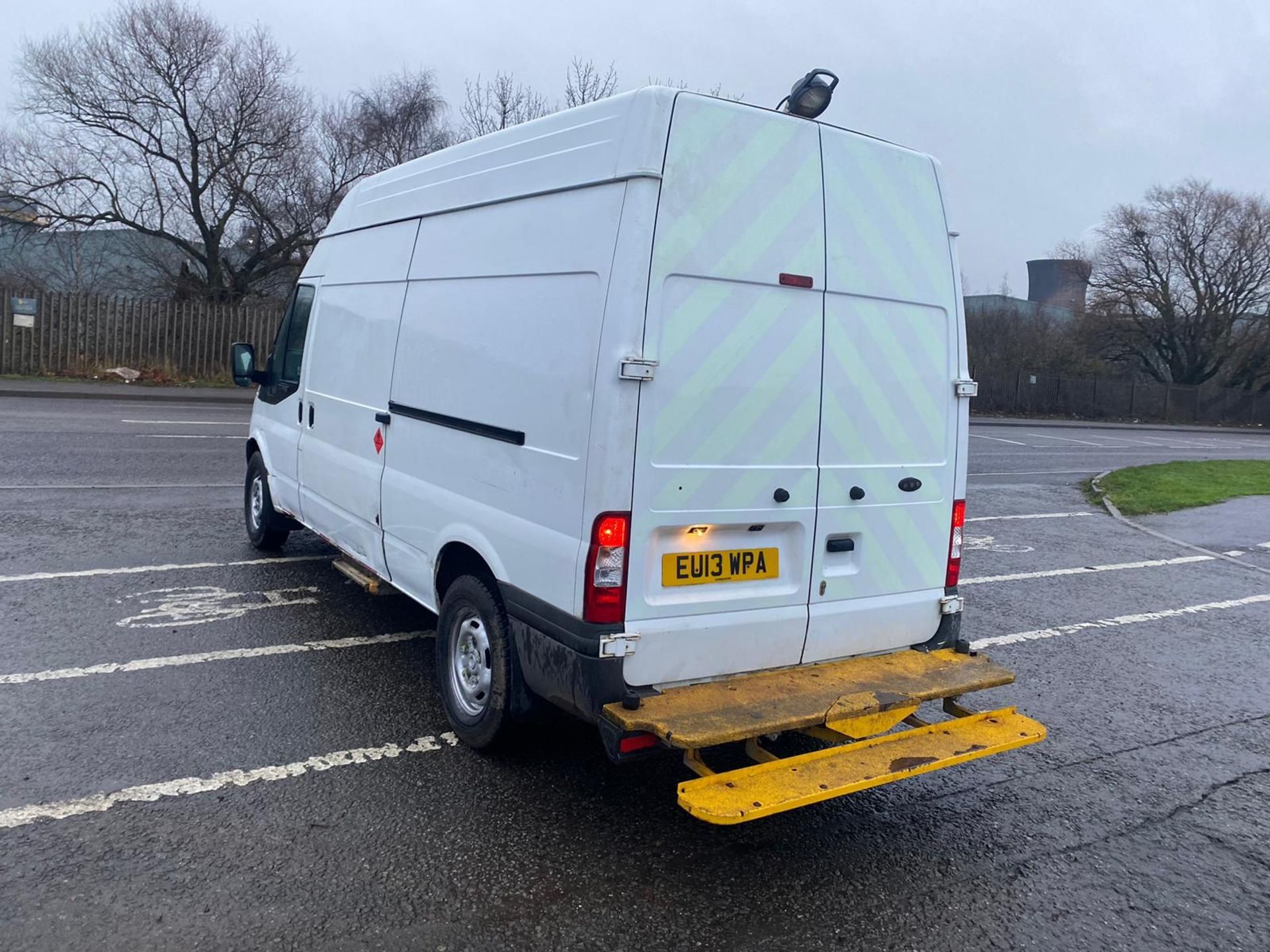 2013 13 FORD TRANSIT 350 WORKSHOP VAN - 113K MILES - 2.2 RWD - INTERNAL RACKING - ON BOARD ELECTRICS - Image 4 of 11