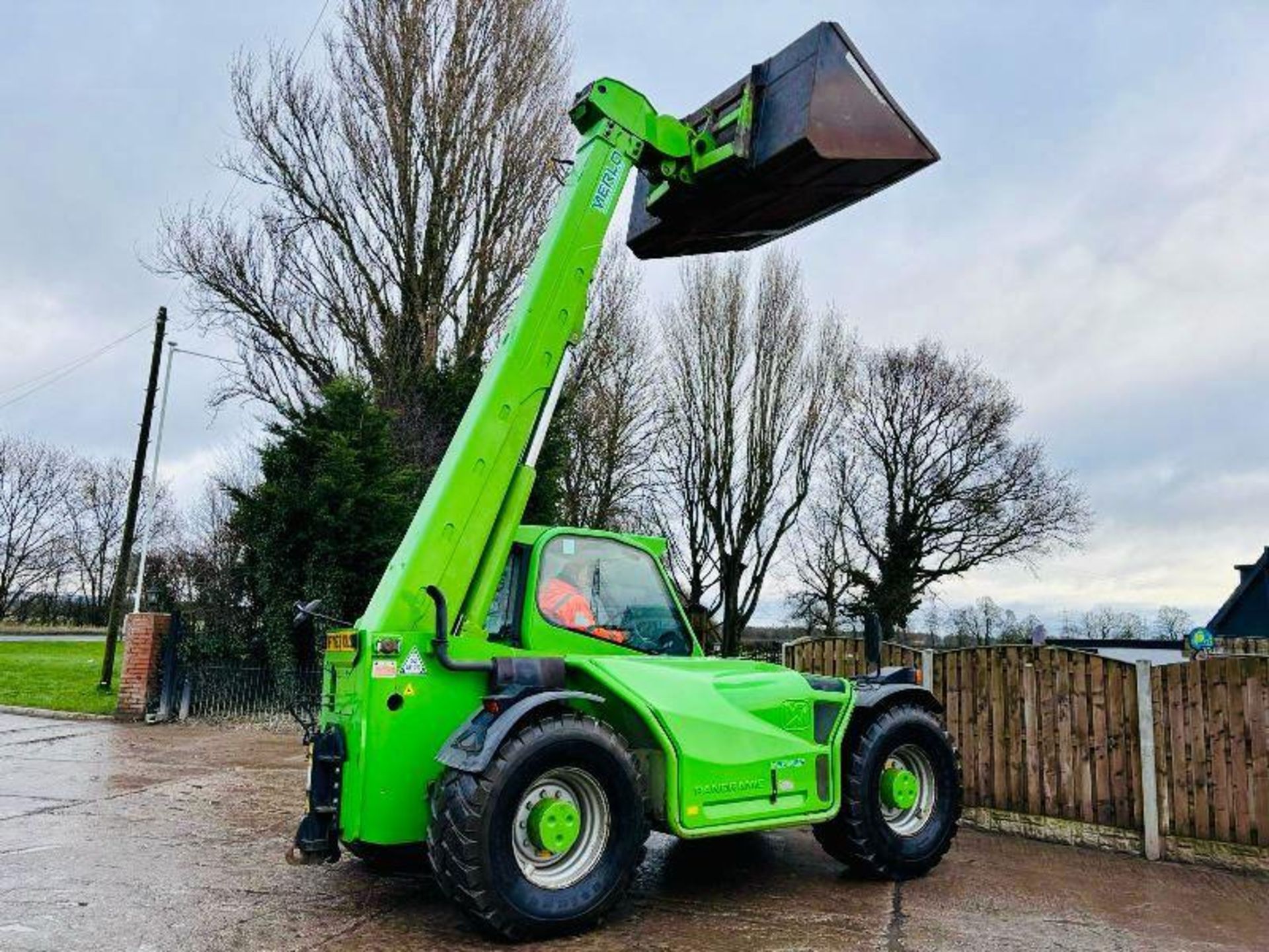 MERLO P55.9 4WD TELEHANDLER *AG-SPEC, YEAR 2012, 9 METER, 5.5 TON LIFT* C/W BUCKET - Image 15 of 20