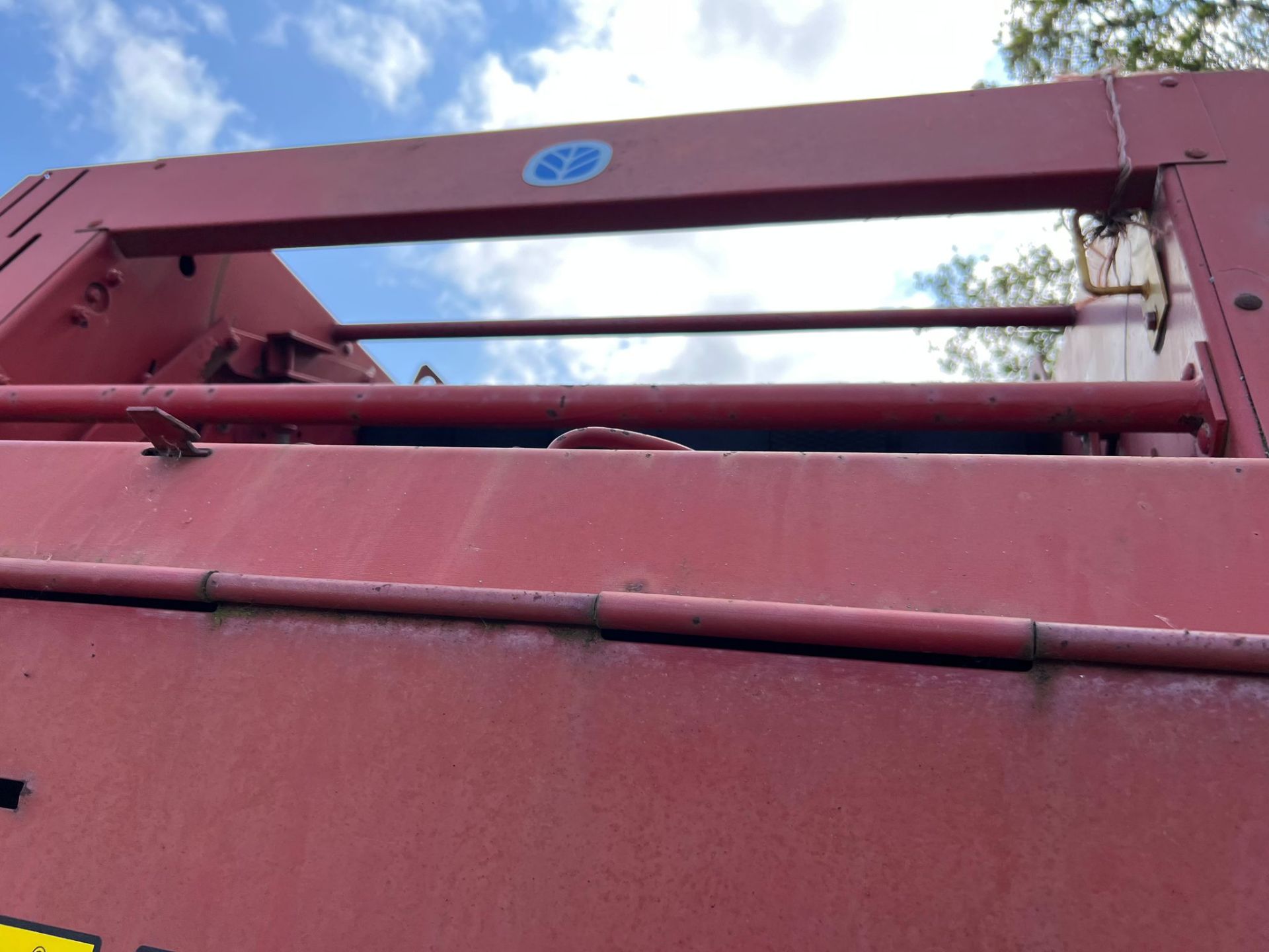 NEW HOLLAND 644 ROUND BALER - Image 5 of 7