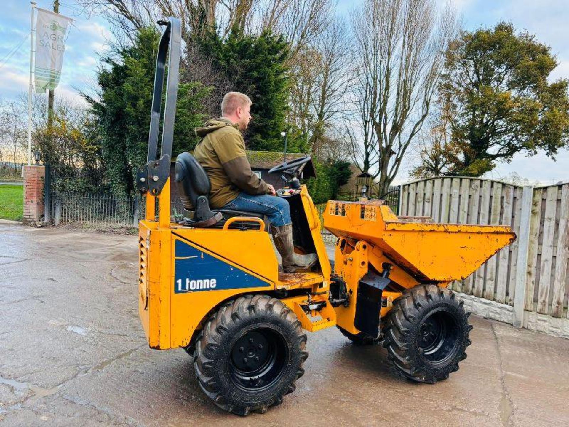 THWAITES 1 TON HIGH TIP 4WD DUMPER * YEAR 2015, ONLY 2009 HOURS * - Image 7 of 15