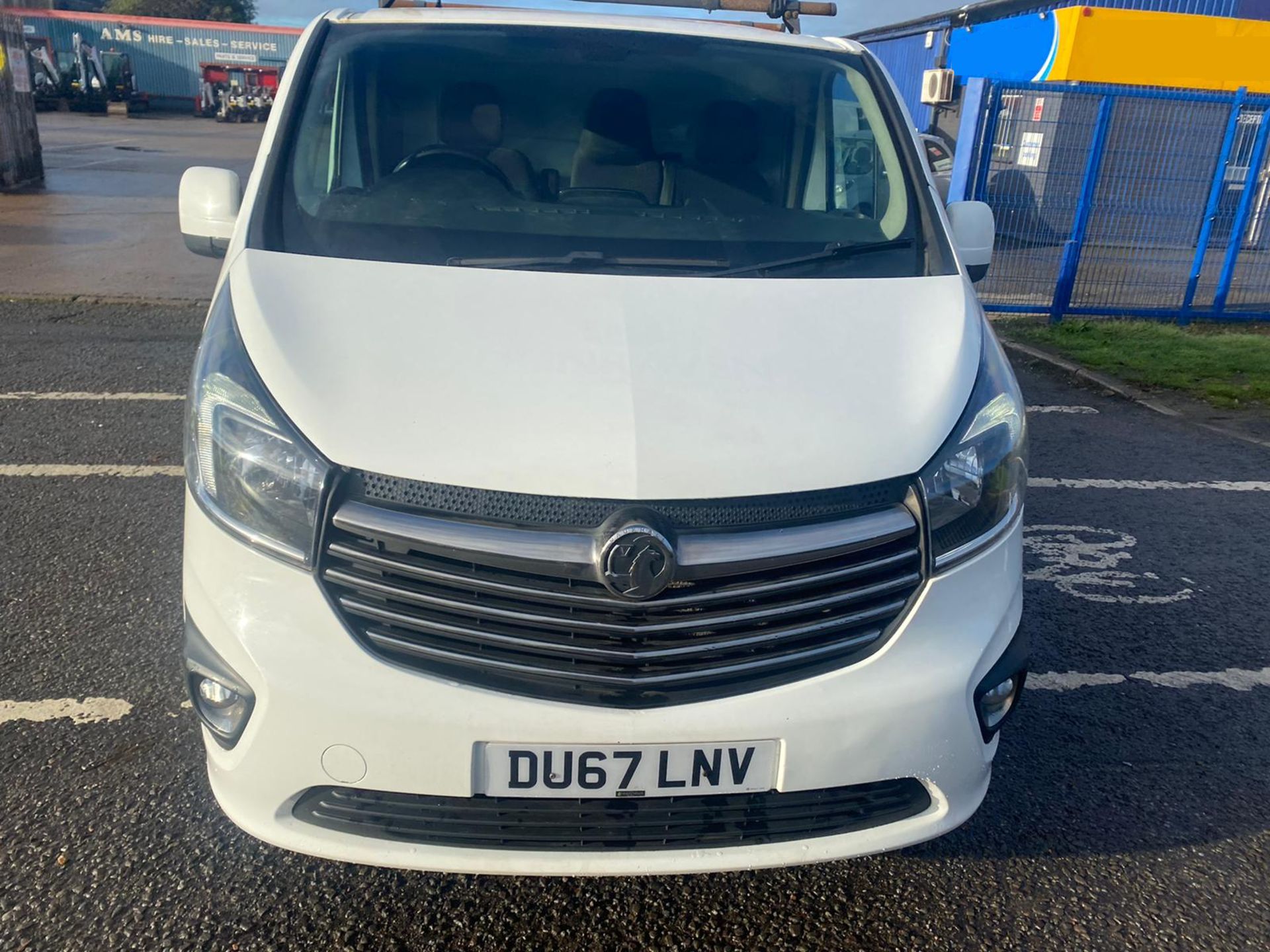 2017 67 VAUXHALL VIVARO SPORTIVE LWB PANEL VAN -123K MILES - EURO 6 - AIR CON. - Image 2 of 10