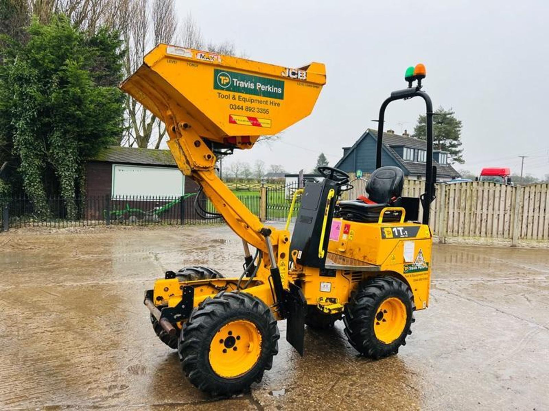 JCB 1T-T HIGH TIP 4WD DUMPER * YEAR 2018, ONLY 722 HOURS * - Image 16 of 18