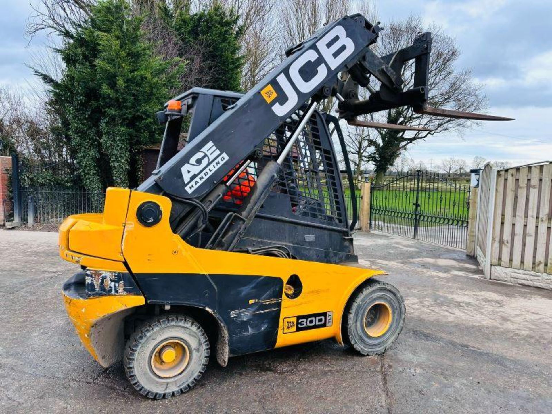 JCB TLT30D 4WD TELETRUCK C/W PALLET TINES  - Image 8 of 16