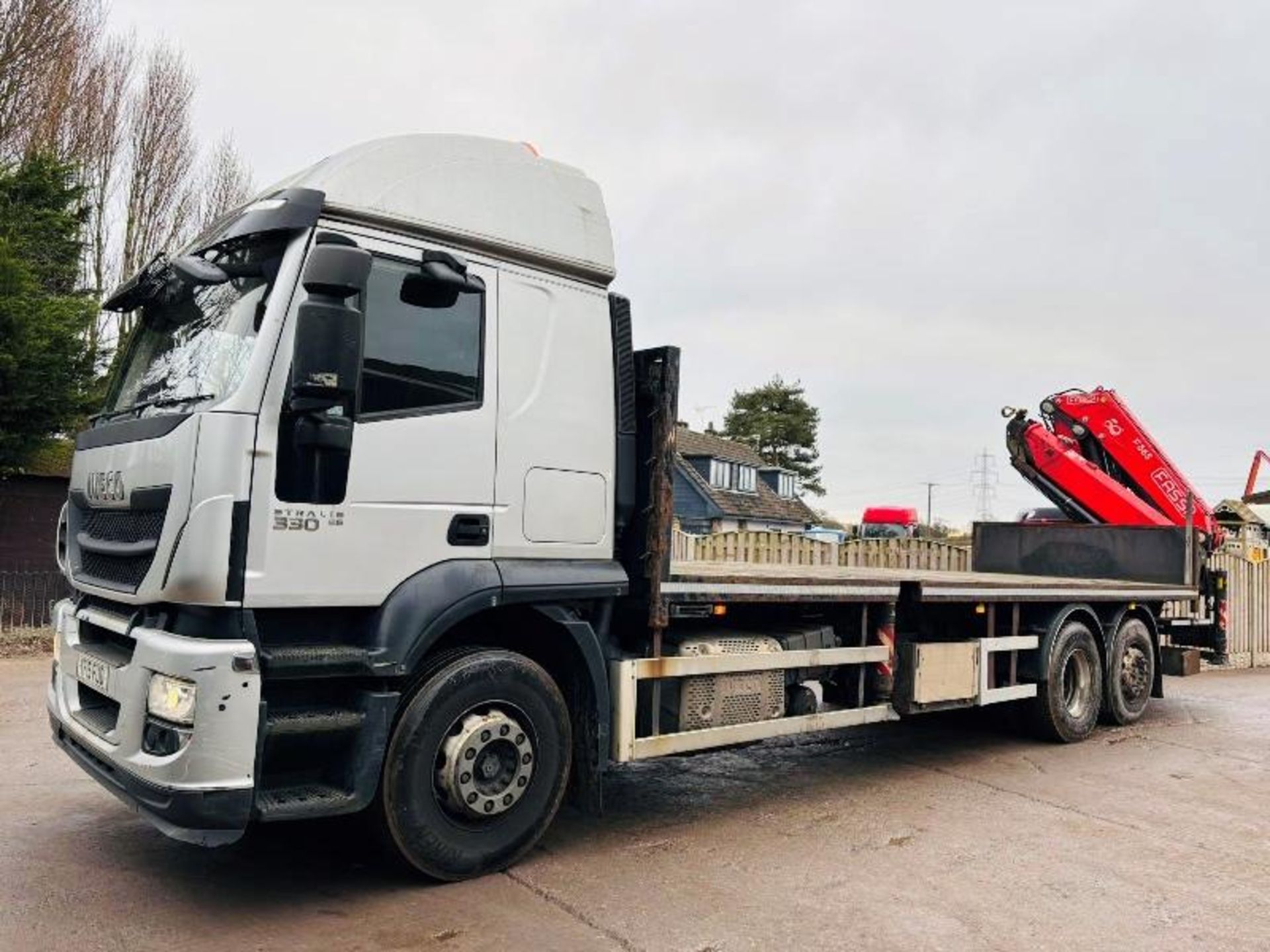 IVECO STRALIS 330E6 HIGHWAY SLEEPER 6X2 *YEAR 2015, CRANE NOT INCLUDED*