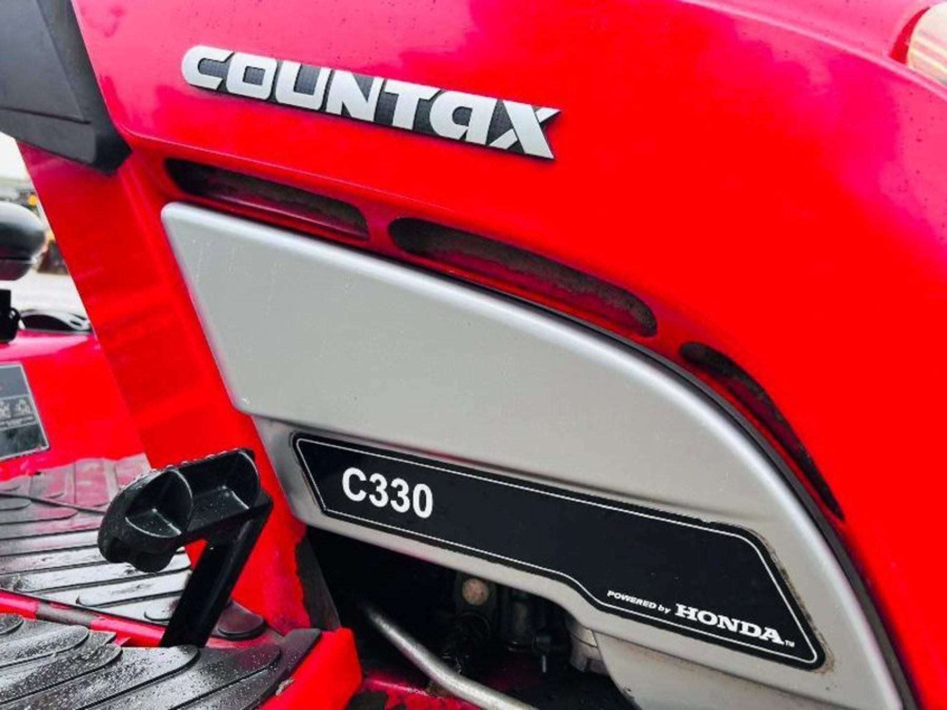 COUNTAX 330 RIDE ON MOWER *YEAR 2009* C/W COLLECTION BOX & HONDA ENGINE. - Image 5 of 12