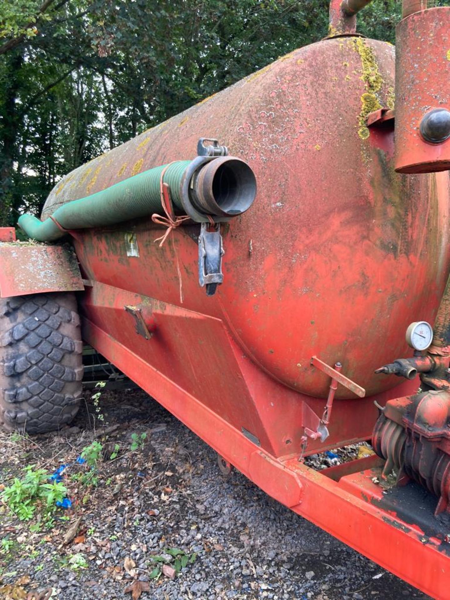 HI SPEC 2000 GALLONS SLURRY TANKER