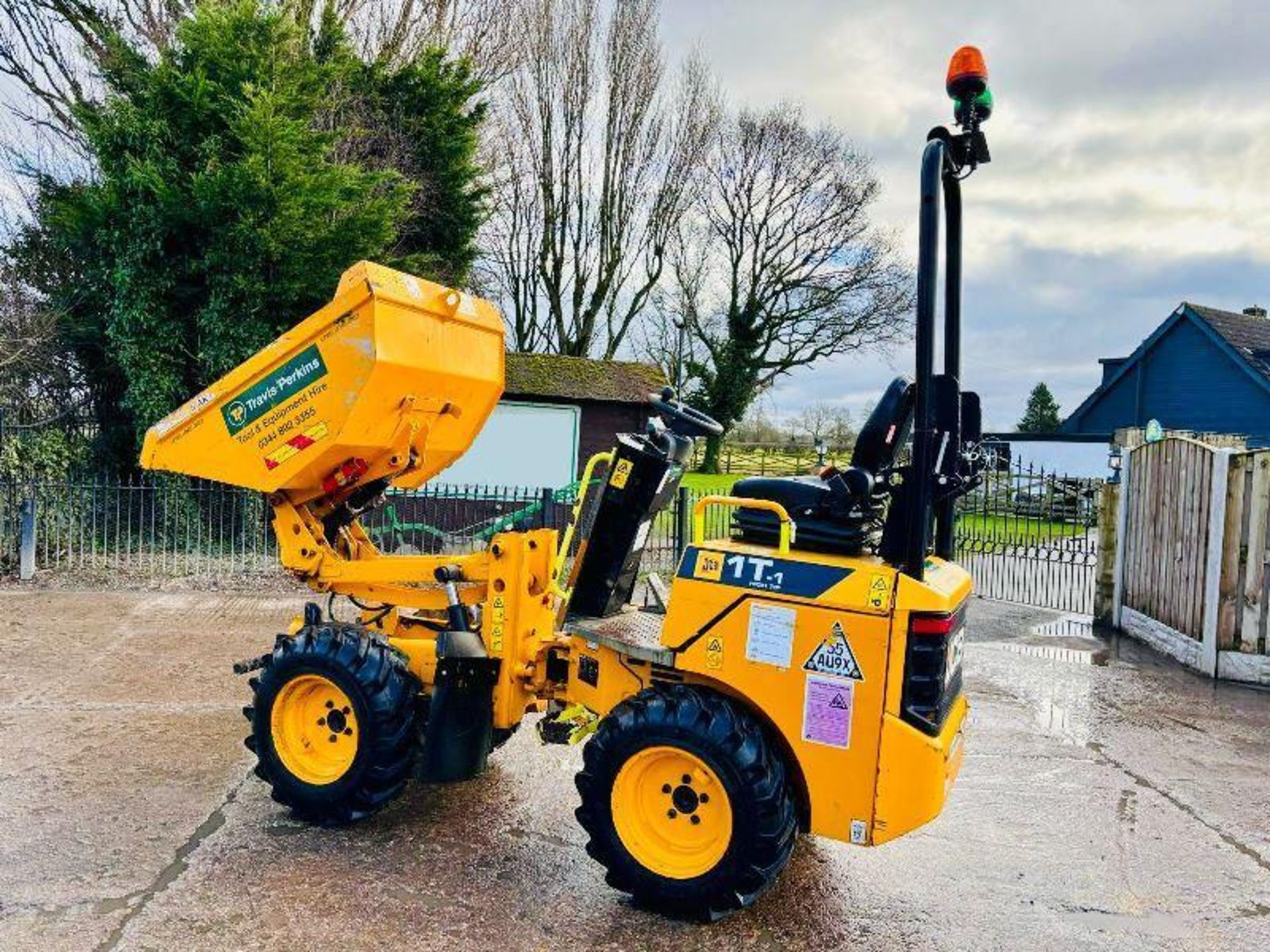 JCB 1T-T HIGH TIP 4WD DUMPER * YEAR 2018, ONLY 762 HOURS* - Image 5 of 17