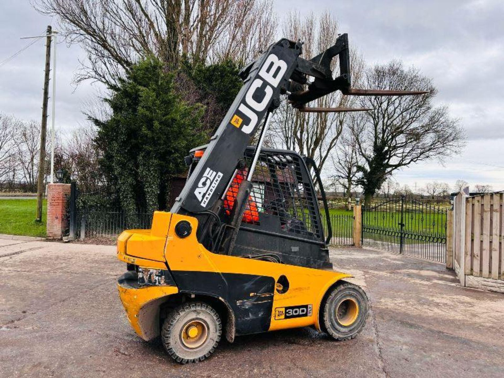 JCB TLT30D 4WD TELETRUCK C/W PALLET TINES  - Image 12 of 16