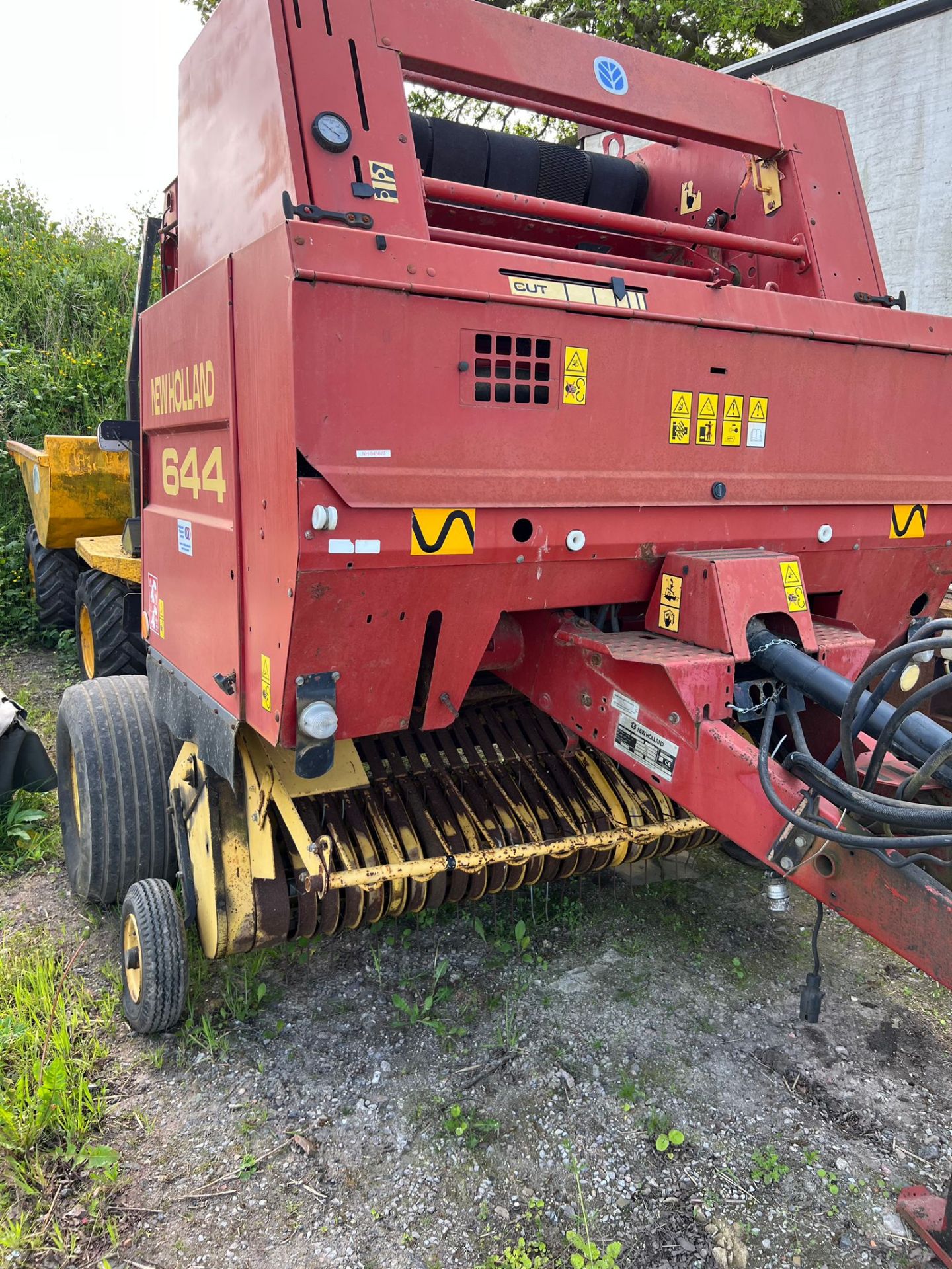 NEW HOLLAND 644 ROUND BALER - Image 6 of 7