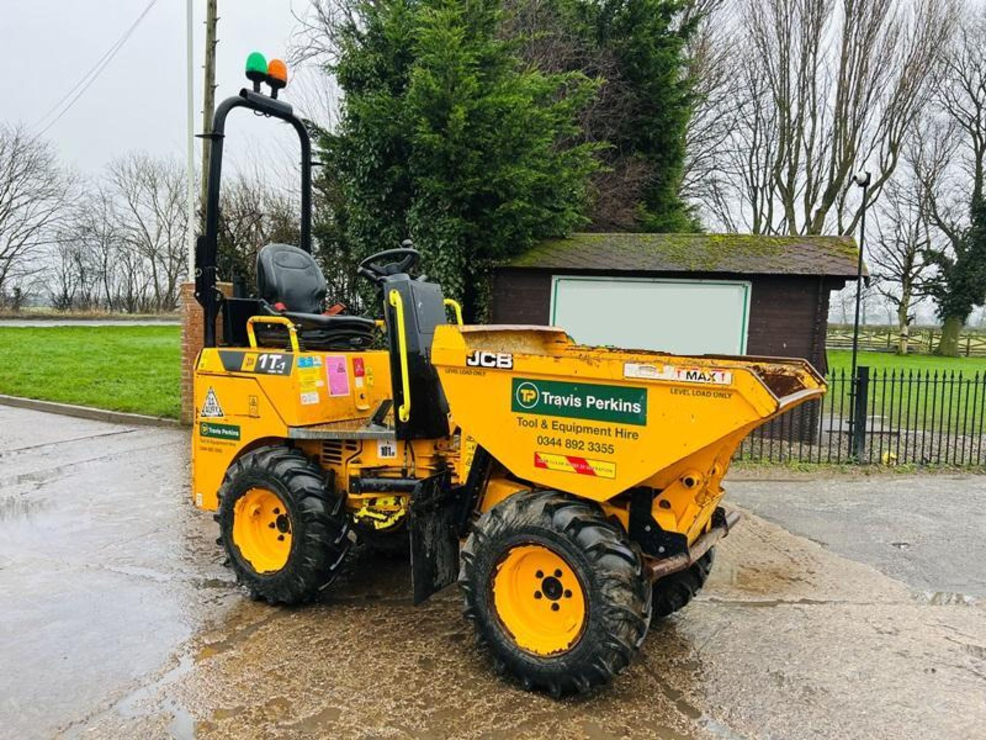 JCB 1T-T HIGH TIP 4WD DUMPER * YEAR 2018, ONLY 722 HOURS * - Image 8 of 18