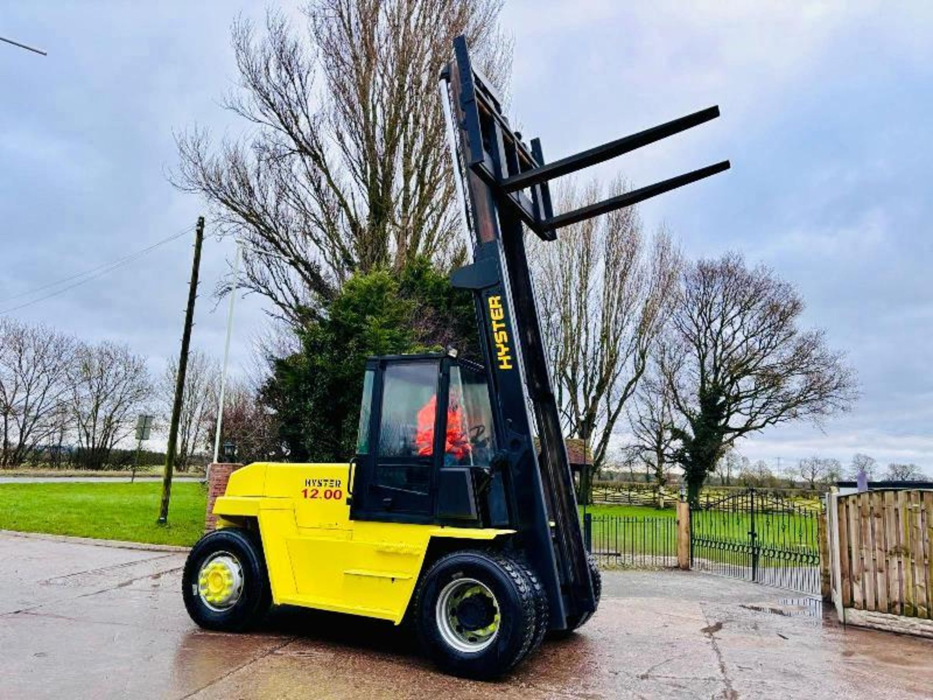 HYSTER H12.00 DIESEL FORKLIFT *12 TON LIFT* C/W PALLET TINES  - Bild 11 aus 17