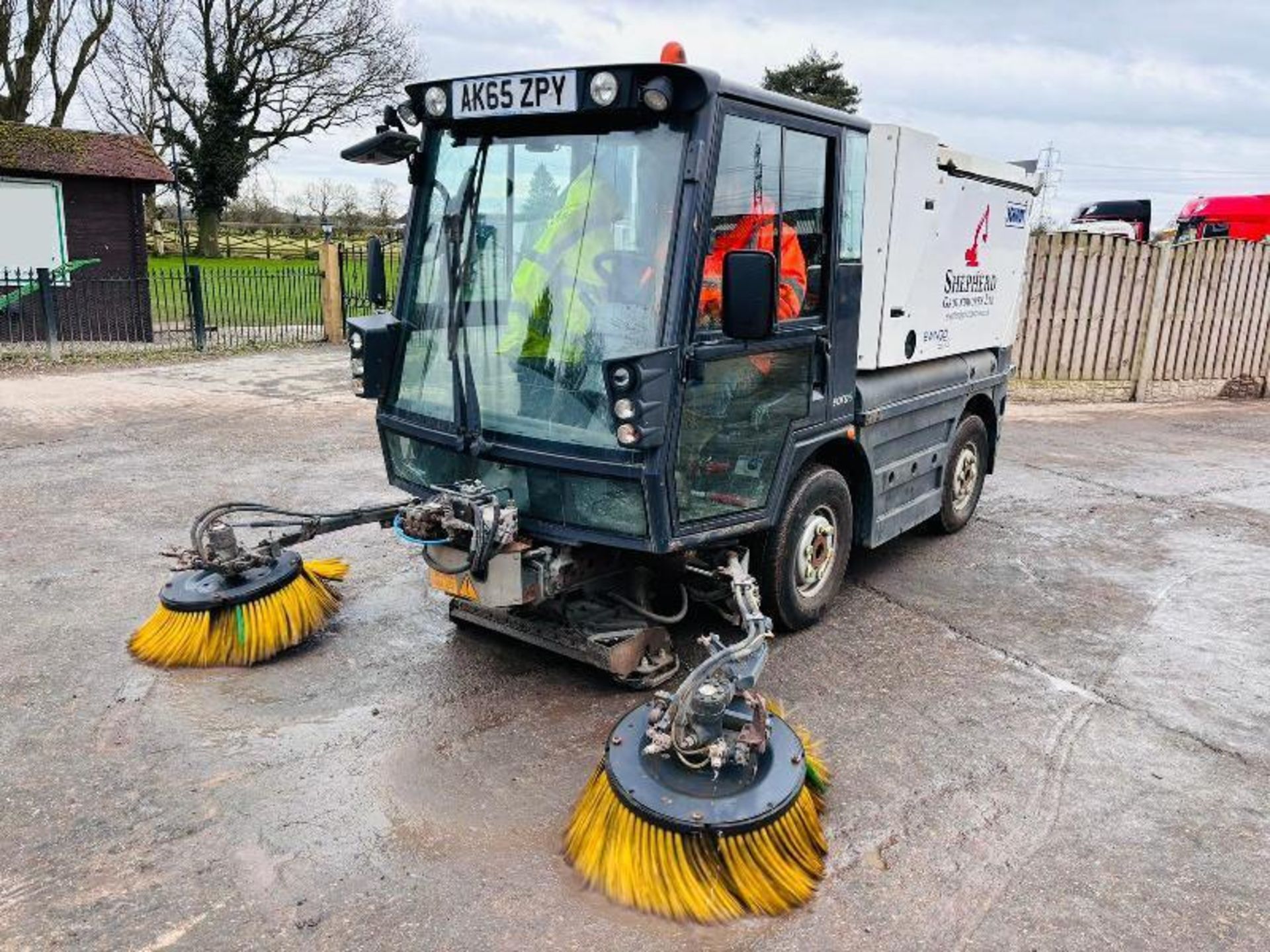 SCHMIDT EURO 6 4X2 ROAD SWEEPER *YEAR 2015* C/W AC CABIN - Bild 16 aus 17