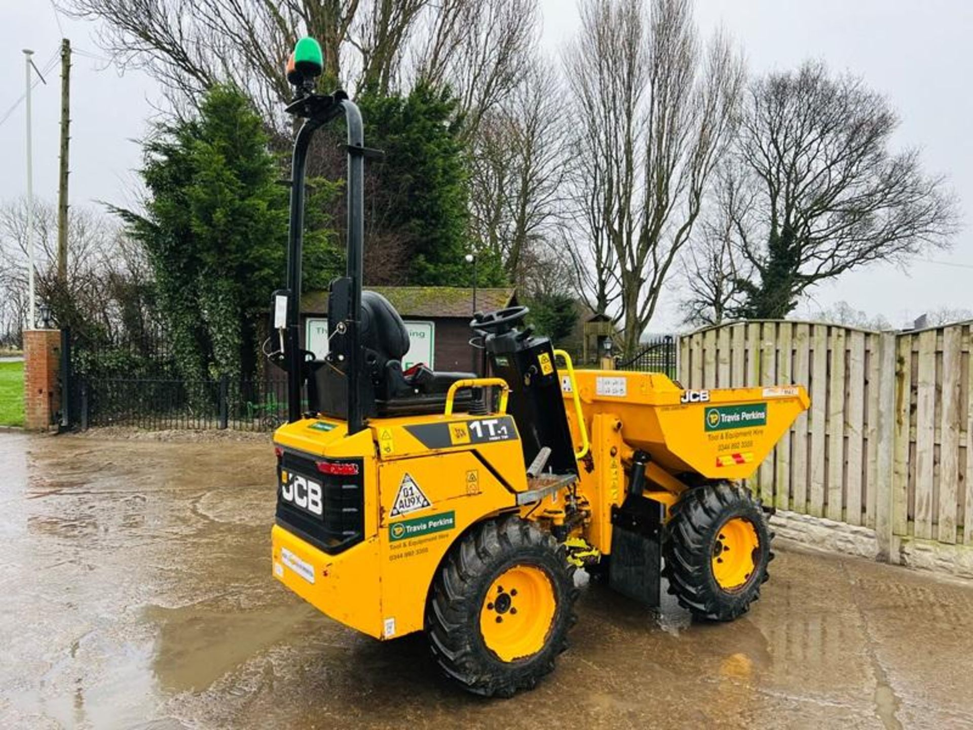 JCB 1T-T HIGH TIP 4WD DUMPER * YEAR 2018, ONLY 722 HOURS * - Image 14 of 18