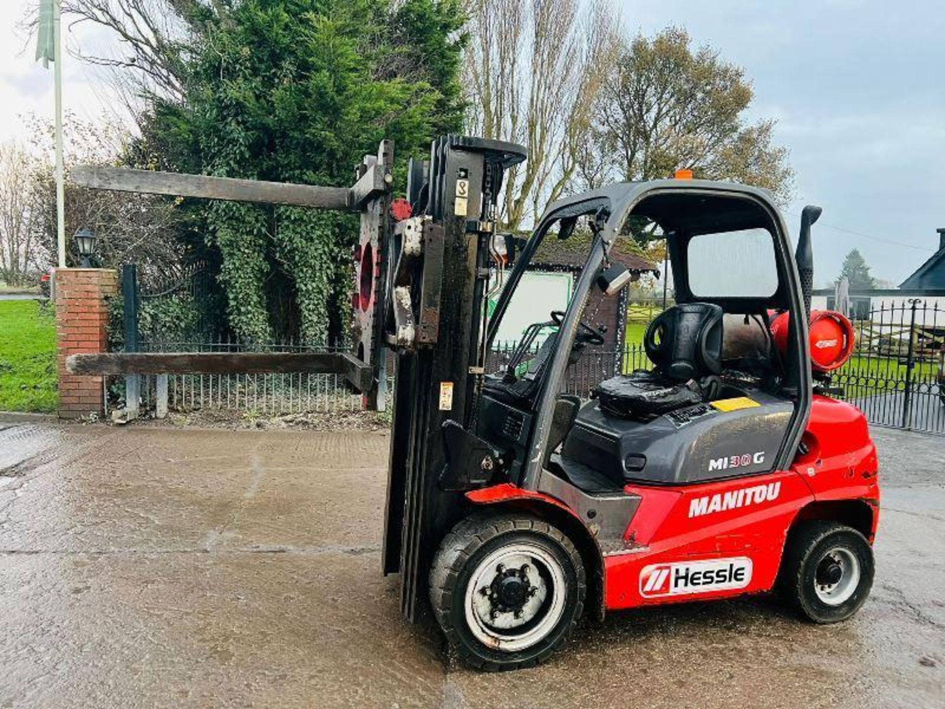 MANITOU MI30G CONTAINER SPEC FORKLIFT *YEAR 2013* C/W HYDRAULIC TURN TABLE. - Bild 14 aus 14