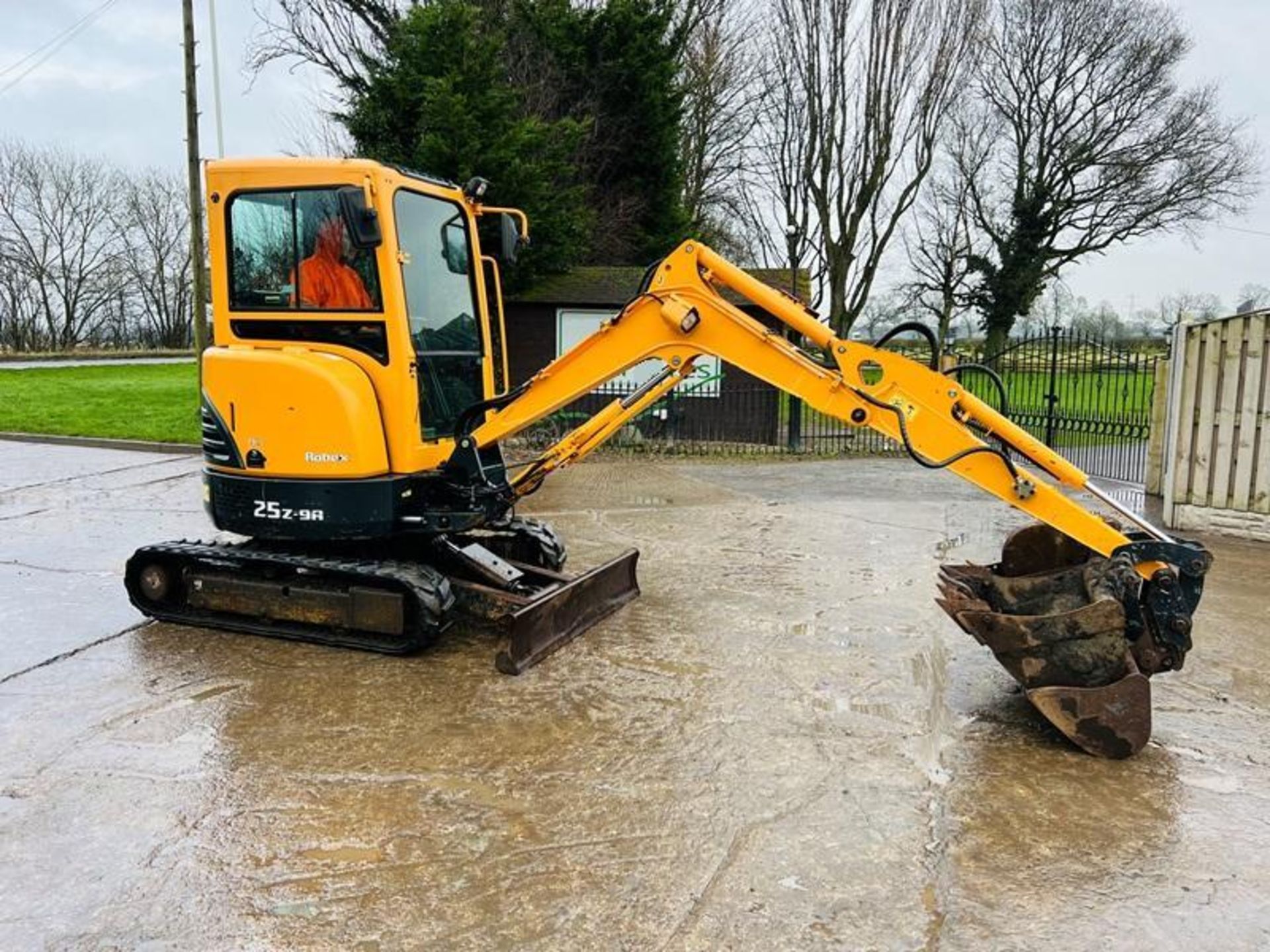 HYUNDAI ROBEX25Z-9A EXCAVATOR *ZERO SWING, YEAR 2014, 1647 HOURS* C/W QUICK HITCH - Bild 16 aus 18