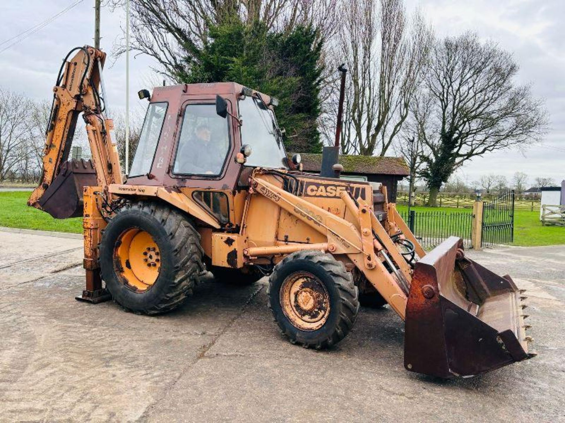 CASE 580G CONSTRUCTION KING 4WD BACKHOE DIGGER C/W EXTENDING DIG 