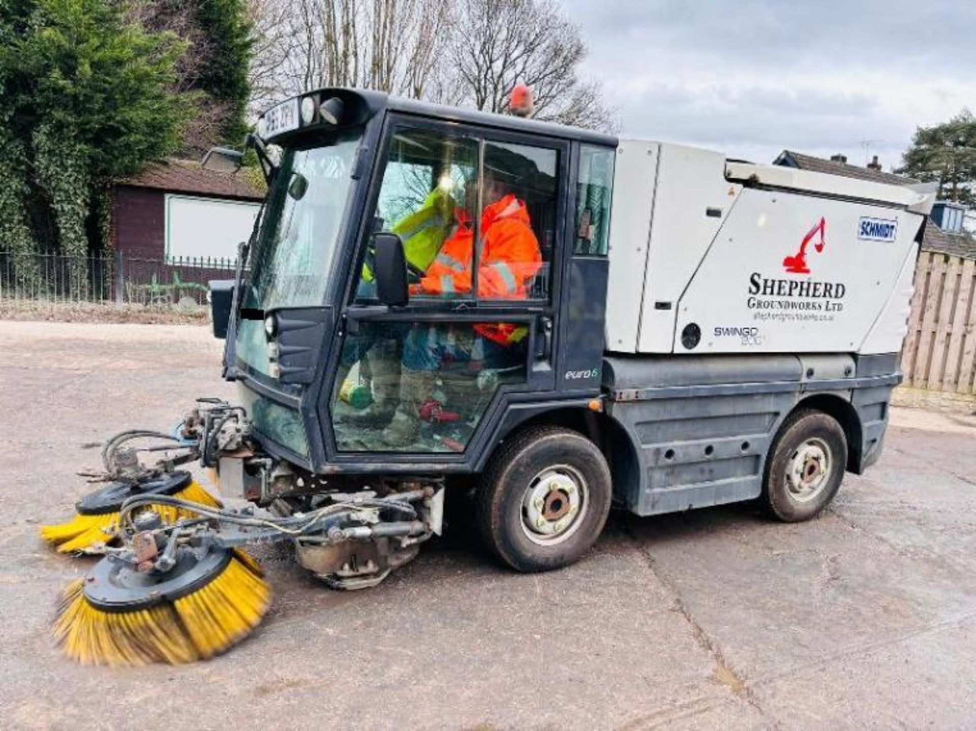 SCHMIDT EURO 6 4X2 ROAD SWEEPER *YEAR 2015* C/W AC CABIN