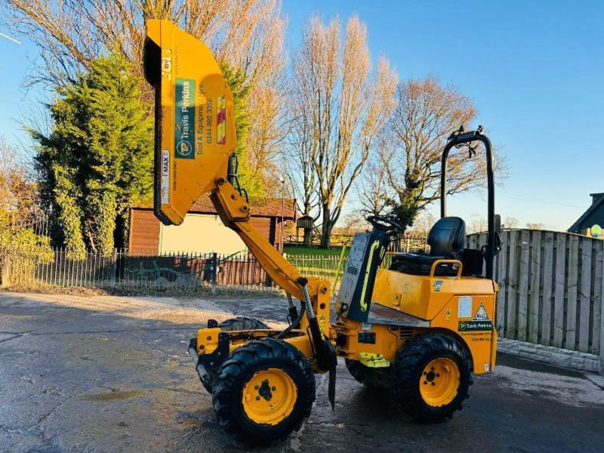 JCB 1T-T HIGH TIP 4WD DUMPER * YEAR 2018, ONLY 718 HOURS*  - Image 15 of 15