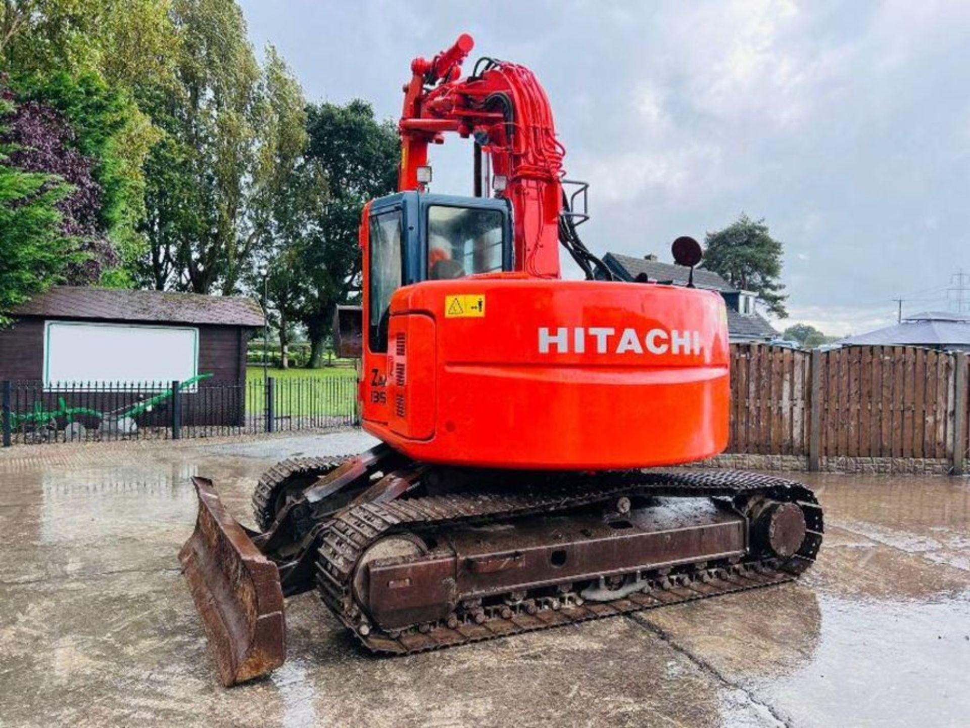 HITACHI ZAXIS 135UR TRACKED EXCAVATOR C/W FRONT BLADE - Image 14 of 17