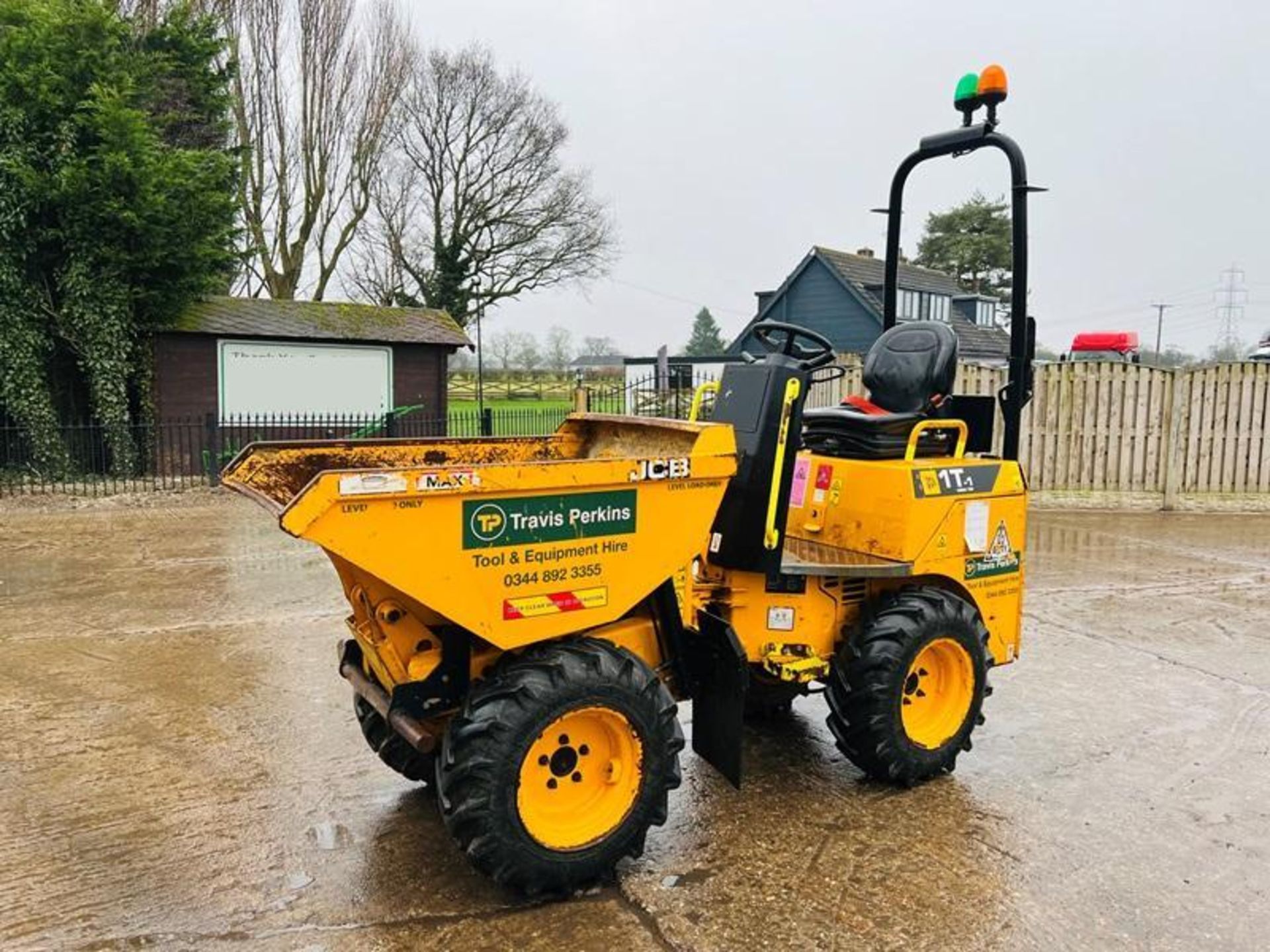 JCB 1T-T HIGH TIP 4WD DUMPER * YEAR 2018, ONLY 722 HOURS * - Image 15 of 18