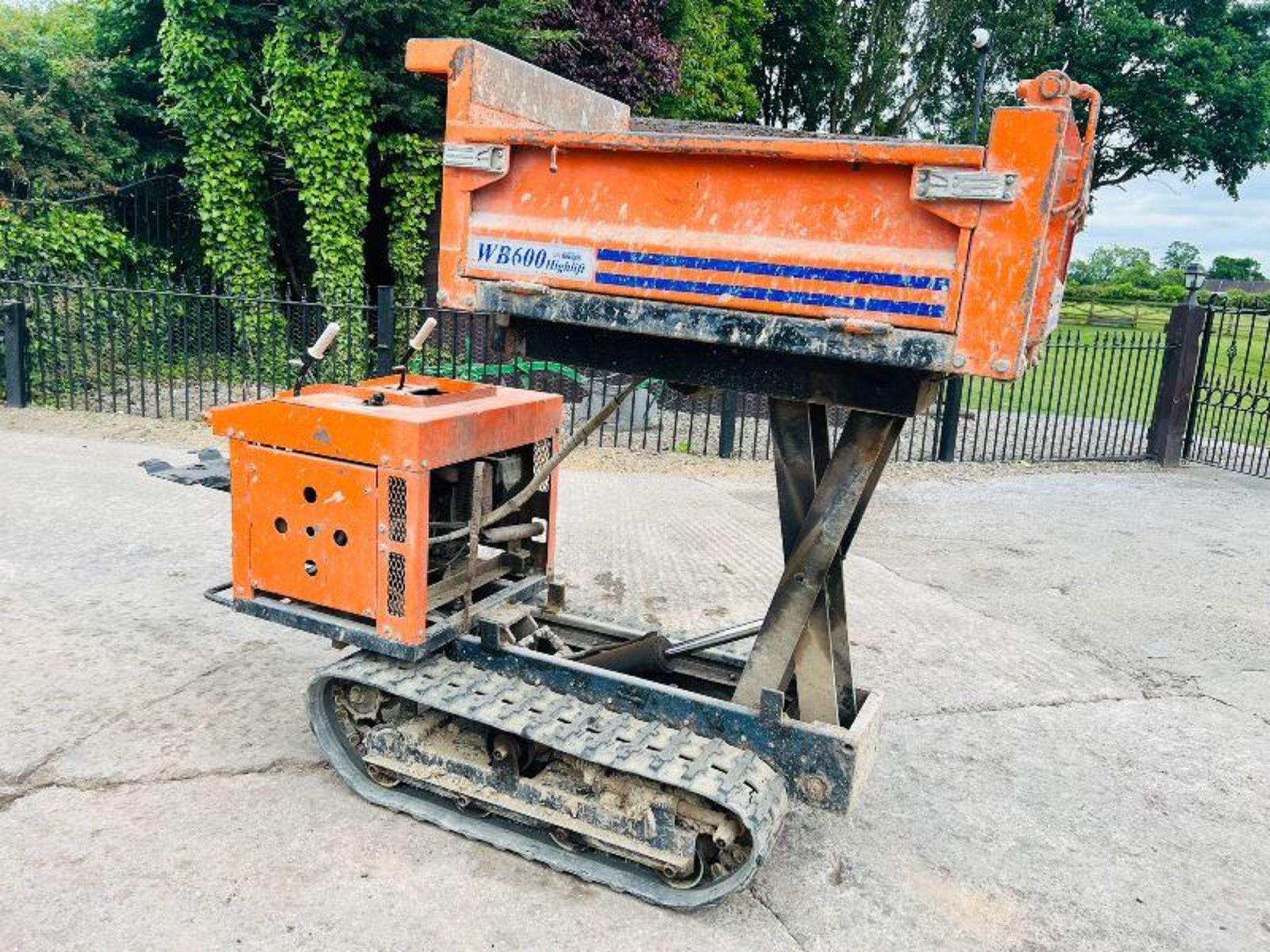 WINBULL WB600 HIGH TIP TRACKED DUMPER C/W MANAL GEAR BOX - Image 5 of 13