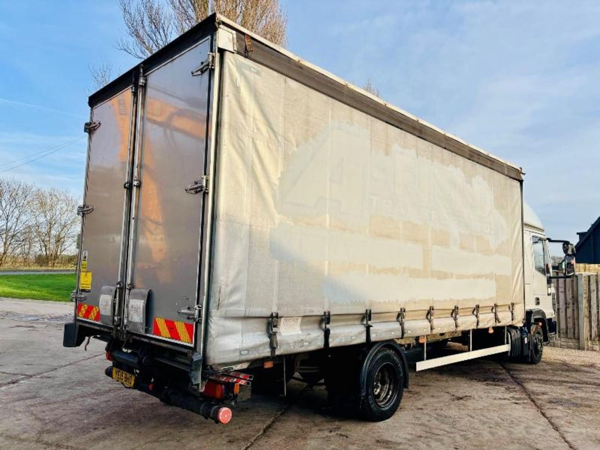 IVECO 75E 4X2 CURTAIN SIDE LORRY *YEAR 2015* C/W REAR TAIL LIFT  - Image 9 of 17
