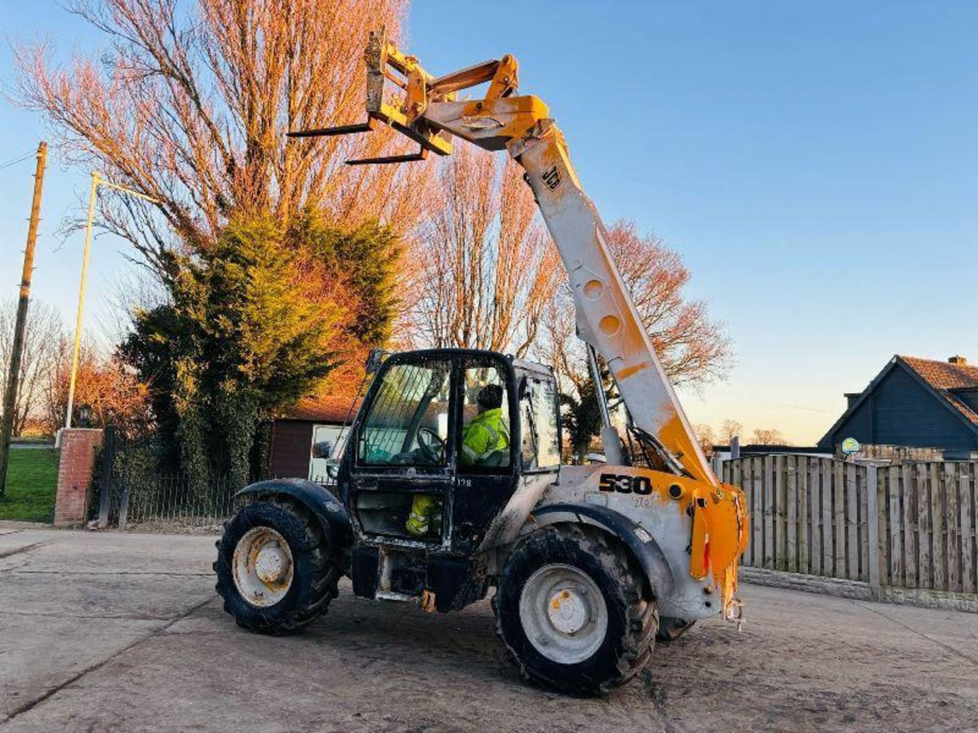 JCB 530-70 4WD TELEHANDLER C/W PALLET TINES. - Image 3 of 17