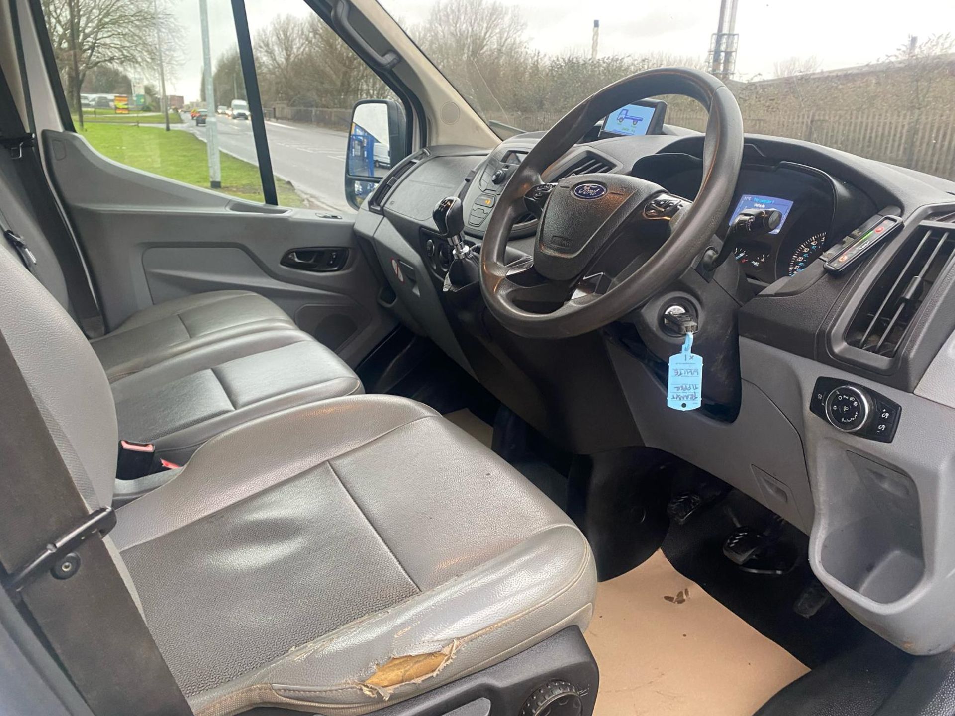 2018 18 FORD TRANSIT 470 TIPPER - 90K MILES - 4.7 TON GROSS - 3 SEATS - RARE TIPPER - TOWBAR. - Image 13 of 15