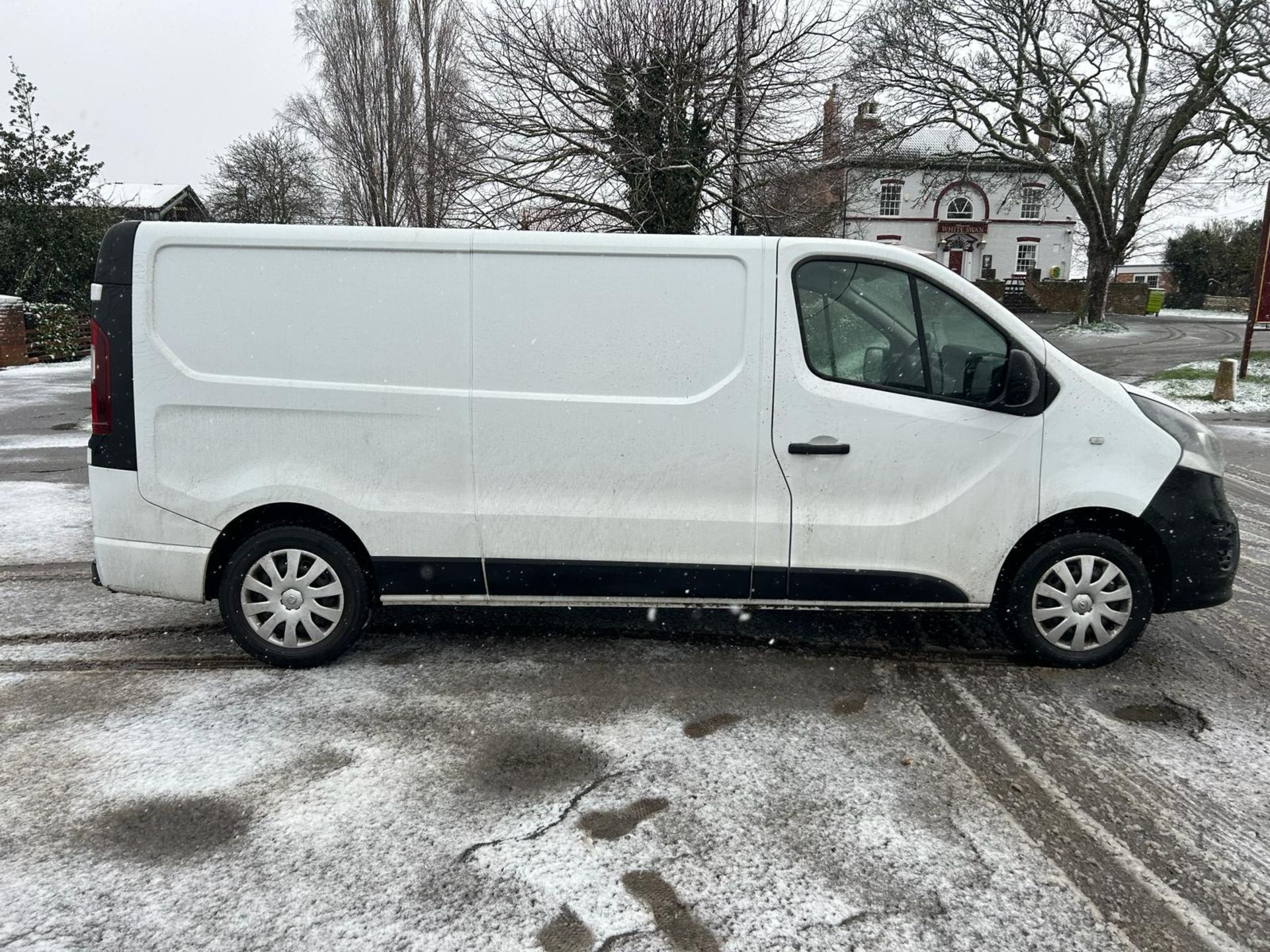 2018 68 VAUXHALL VIVARO SPORTIVE LWB PANEL VAN - 87K MILES - AIR CON - Image 6 of 11