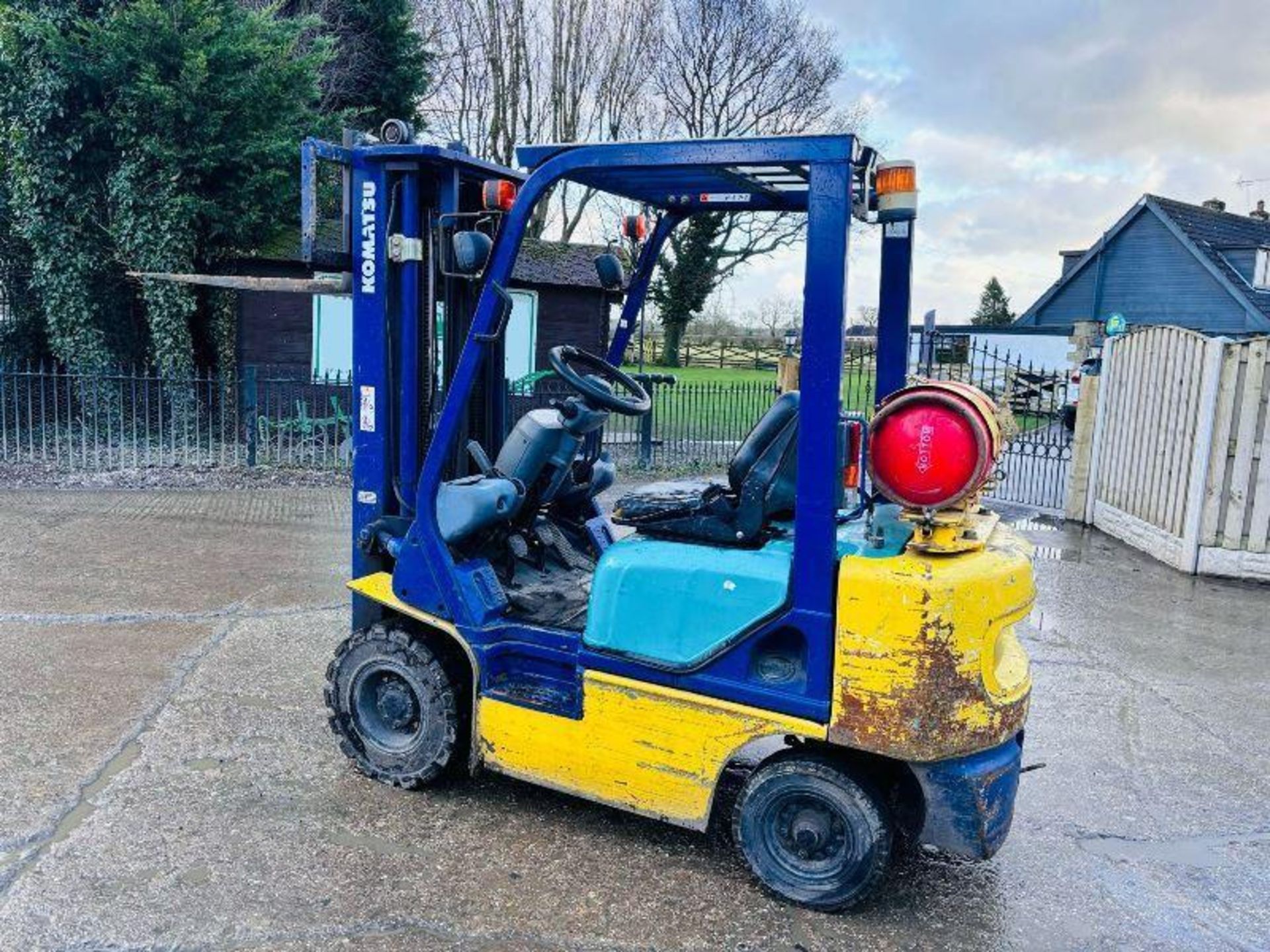 KOMATSU FG18HT-17 CONTAINER SPEC FORKLIFT C/W 3 STAGE MAST - Image 3 of 12