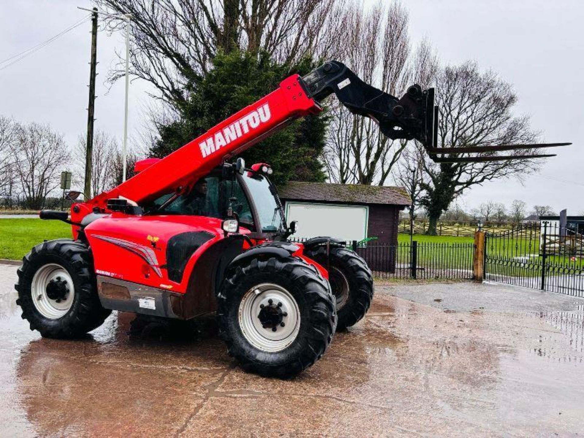 MANITOU MLT735 4WD TELEHANDLER *AG-SPEC, YEAR 2014, 5530 HOURS* C/W PUH - Image 15 of 17