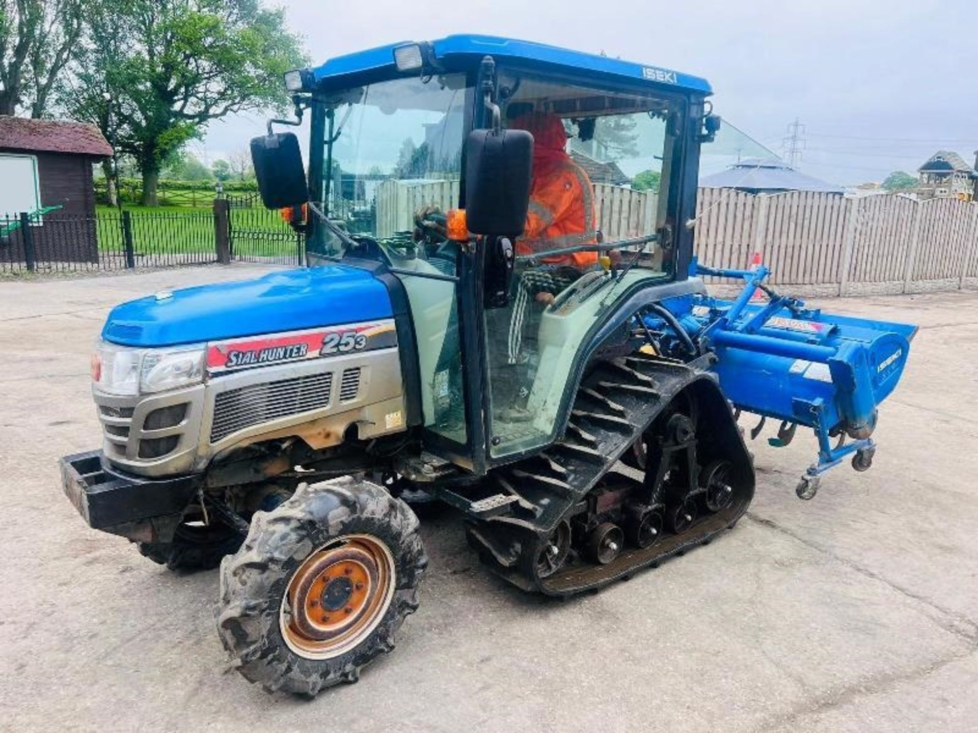 ISEKI TH253 HALF TRACK TRACTOR C/E REAR LINKAGE QUICK HITCH & ROTAVATOR - Image 2 of 17