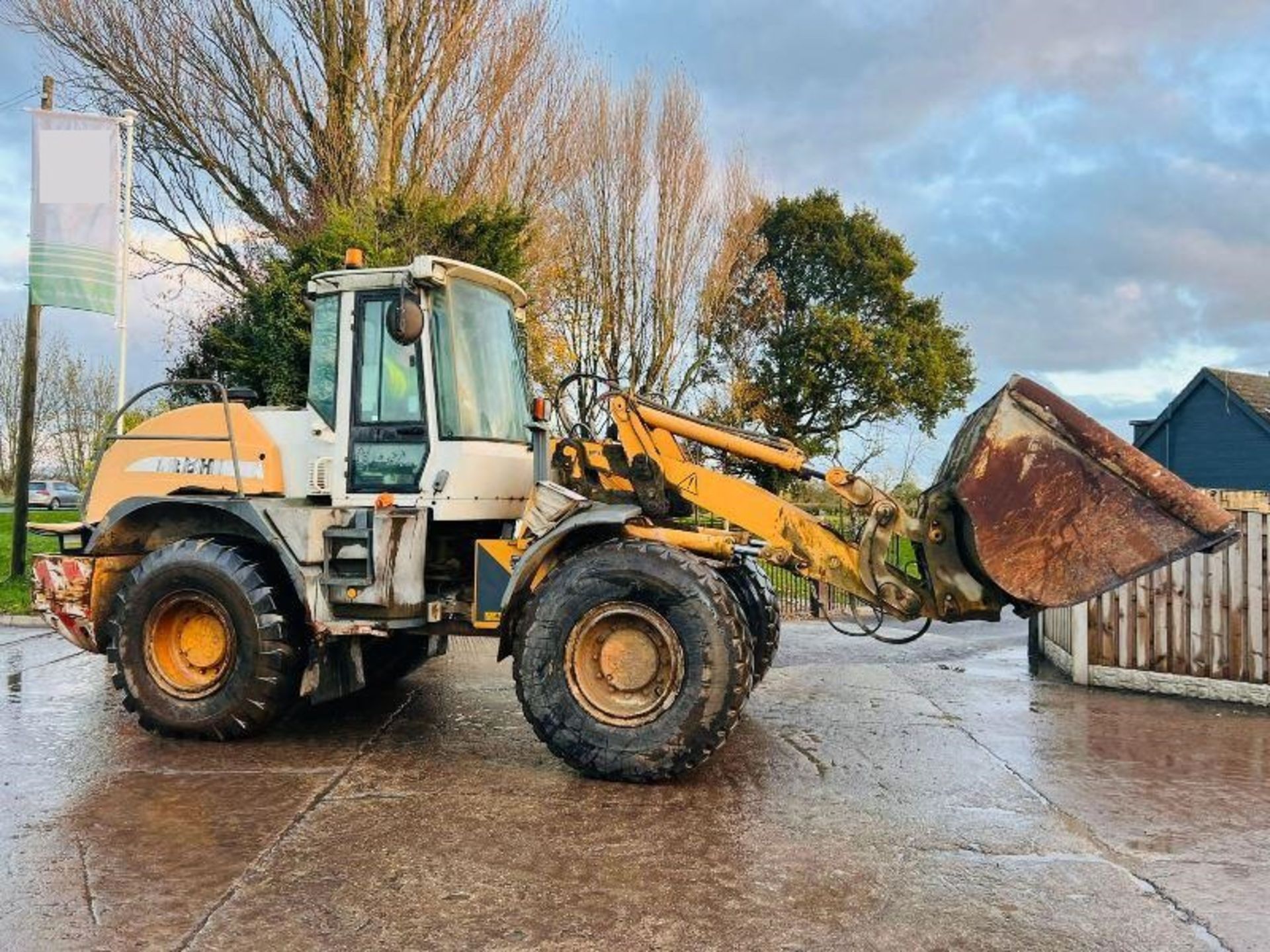 LIEBHERR L538 4WD LOADING SHOVEL C/W BUCKET - Bild 5 aus 17