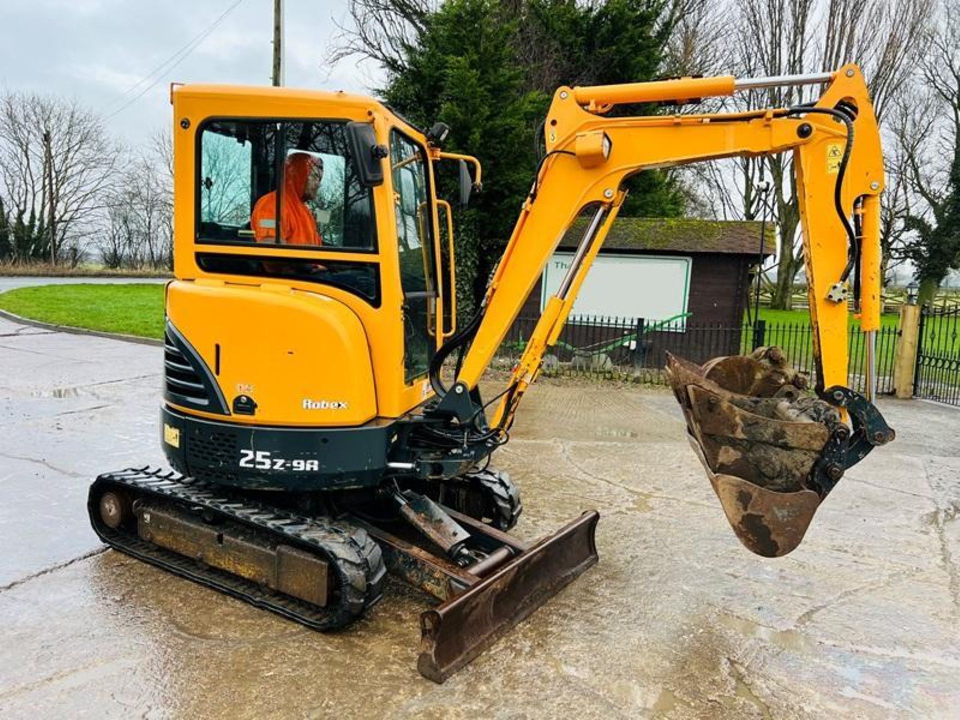 HYUNDAI ROBEX25Z-9A EXCAVATOR *ZERO SWING, YEAR 2014, 1647 HOURS* C/W QUICK HITCH - Bild 17 aus 18