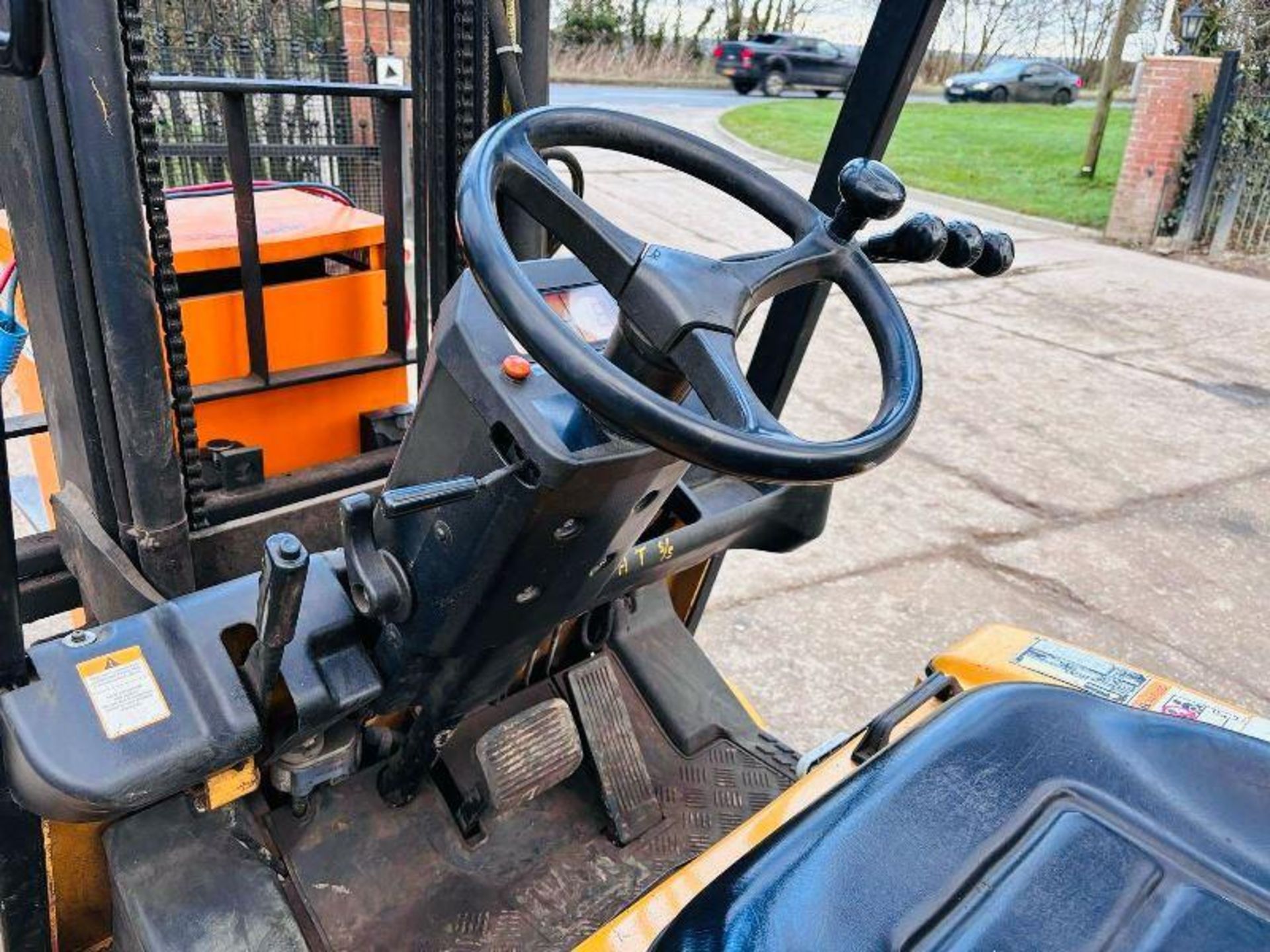 CATERPILLAR 20 BATTERY FORKLIFT C/W BATTERY CHARGER - Image 9 of 17