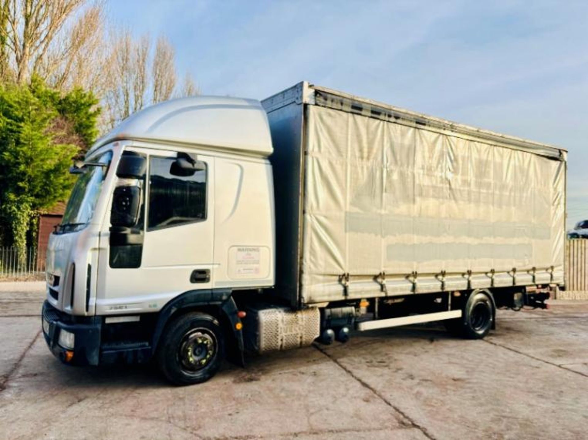 IVECO 75E 4X2 CURTAIN SIDE LORRY *YEAR 2015* C/W REAR TAIL LIFT  - Image 13 of 17