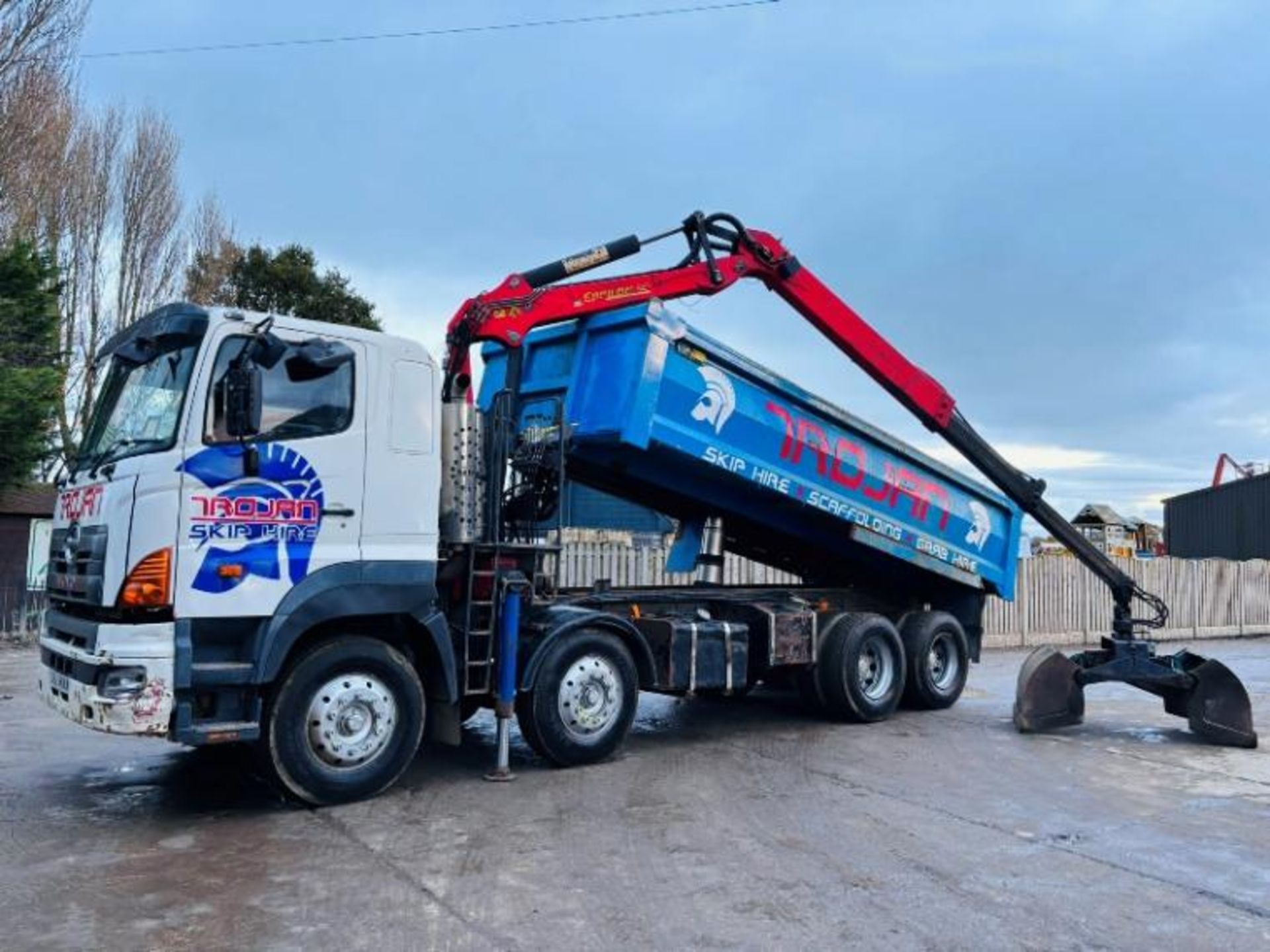 HINO FY1EUP 8X4 DOUBLE DRIVE TIPPER C/W MANUAL GEAR BOX, CRANE & GRAB - Image 16 of 20