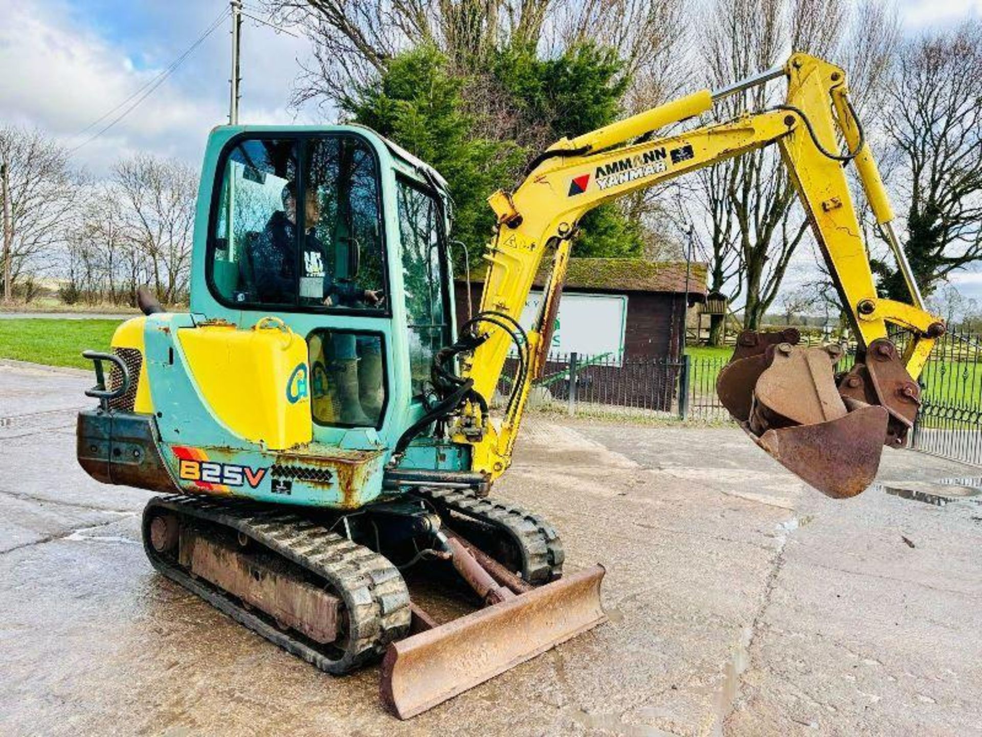 YANMAR B25V TRACKED EXCAVATOR C/W SELECTION OF BUCKETS - Bild 11 aus 14