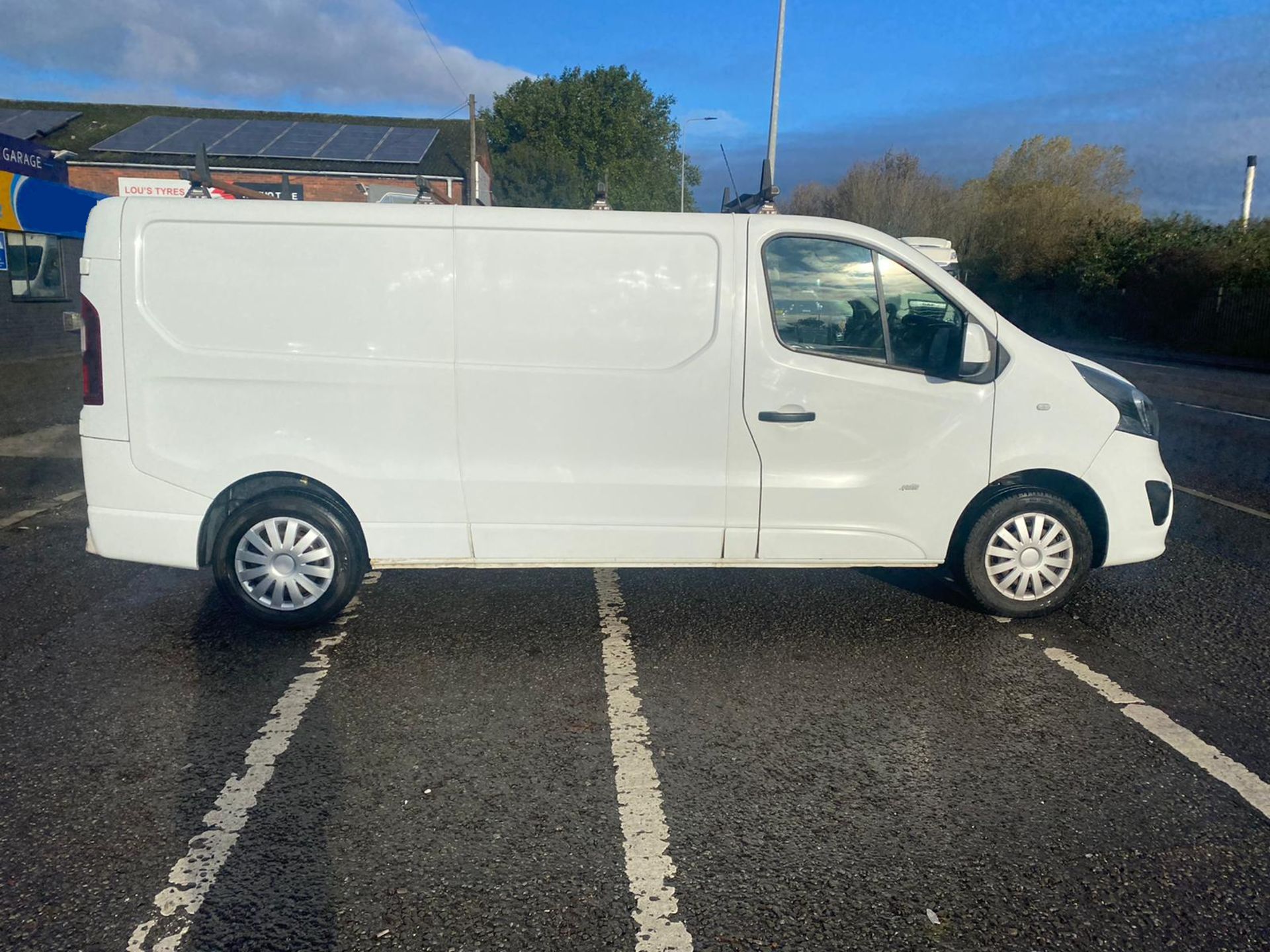 2017 67 VAUXHALL VIVARO SPORTIVE LWB PANEL VAN -123K MILES - EURO 6 - AIR CON. - Image 8 of 10