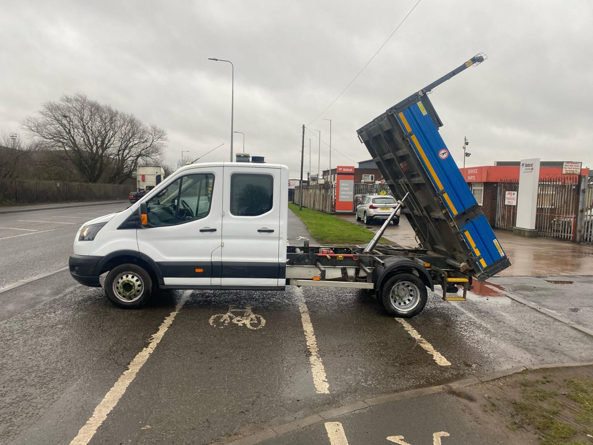 2018 18 FORD TRANSIT 470 TIPPER - 90K MILES - 4.7 TON GROSS - 3 SEATS - RARE TIPPER - TOWBAR. - Image 2 of 15