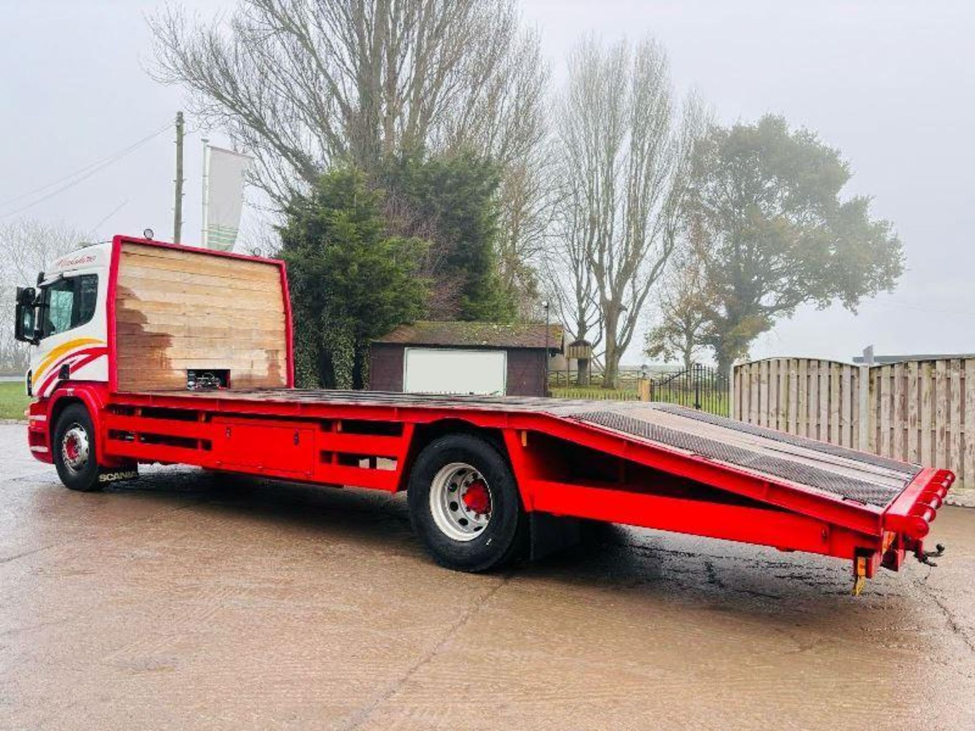 SCANIA P230 4X2 BEAVER TAIL LORRY C/W MANUAL GEAR BOX & WINCH - Image 15 of 18