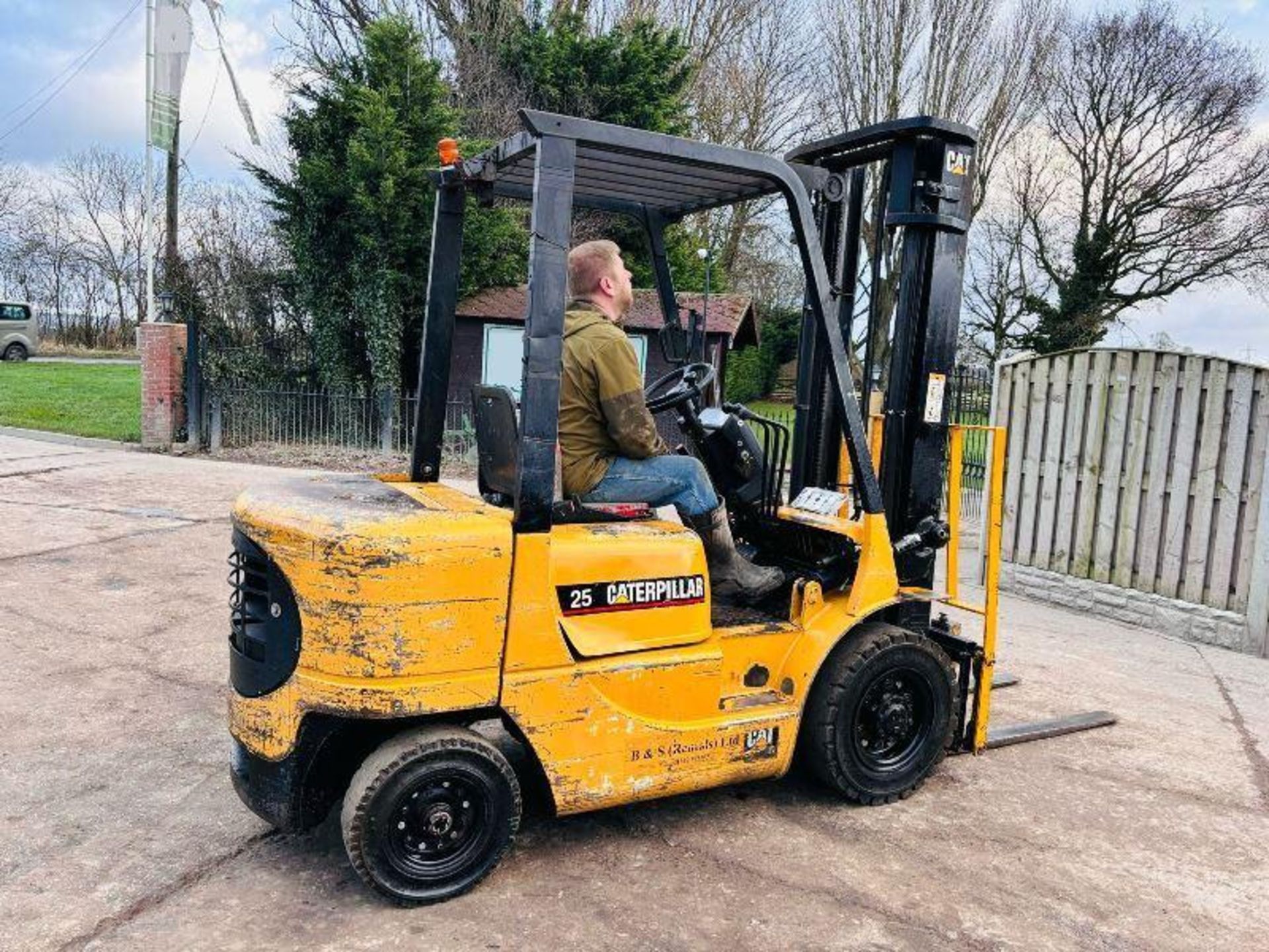 CATERPILLAR 25 DIESEL FORKLIFT C/W SIDE SHIFT - Image 12 of 12