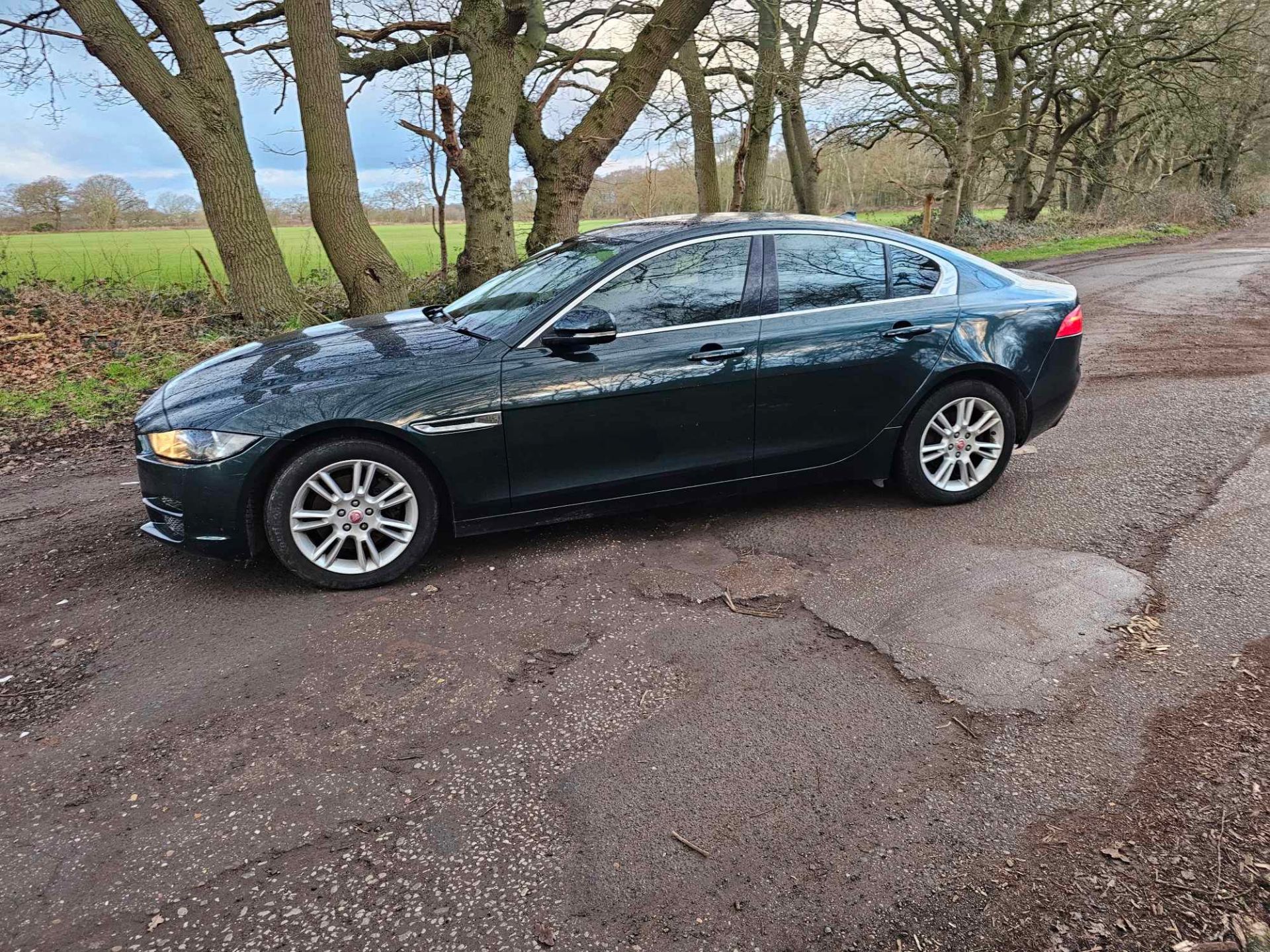 2015 65 JAGUAR XE SALOON - STARTS AND DRIVES BUT ENGINE IS NOISY - ALLOY WHEELS - 5 SERVICES  - Image 8 of 10