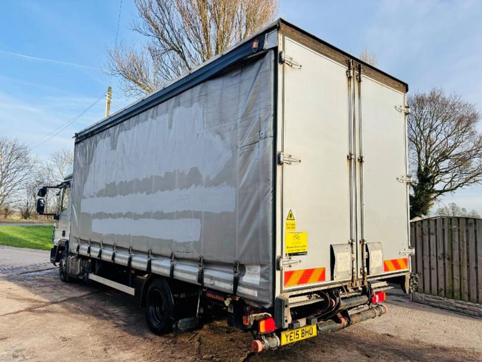 IVECO 75E 4X2 CURTAIN SIDE LORRY *YEAR 2015* C/W REAR TAIL LIFT  - Image 16 of 17