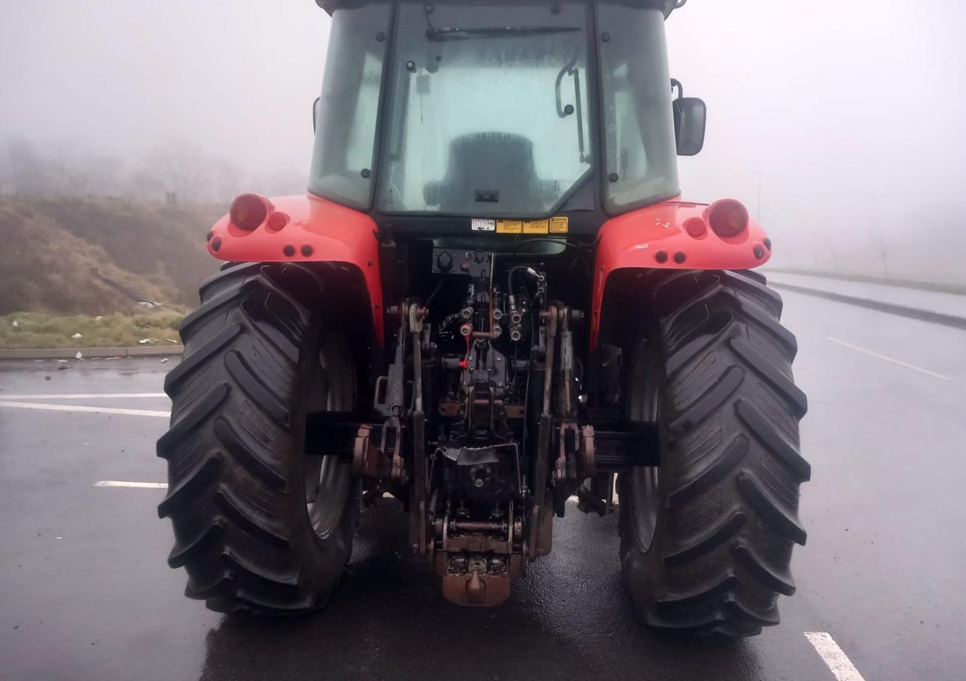 2008 MASSEY FERGUSON 5455 TRACTOR - OVER 10000 HOURS - IN WORKING ORDER - Image 7 of 8