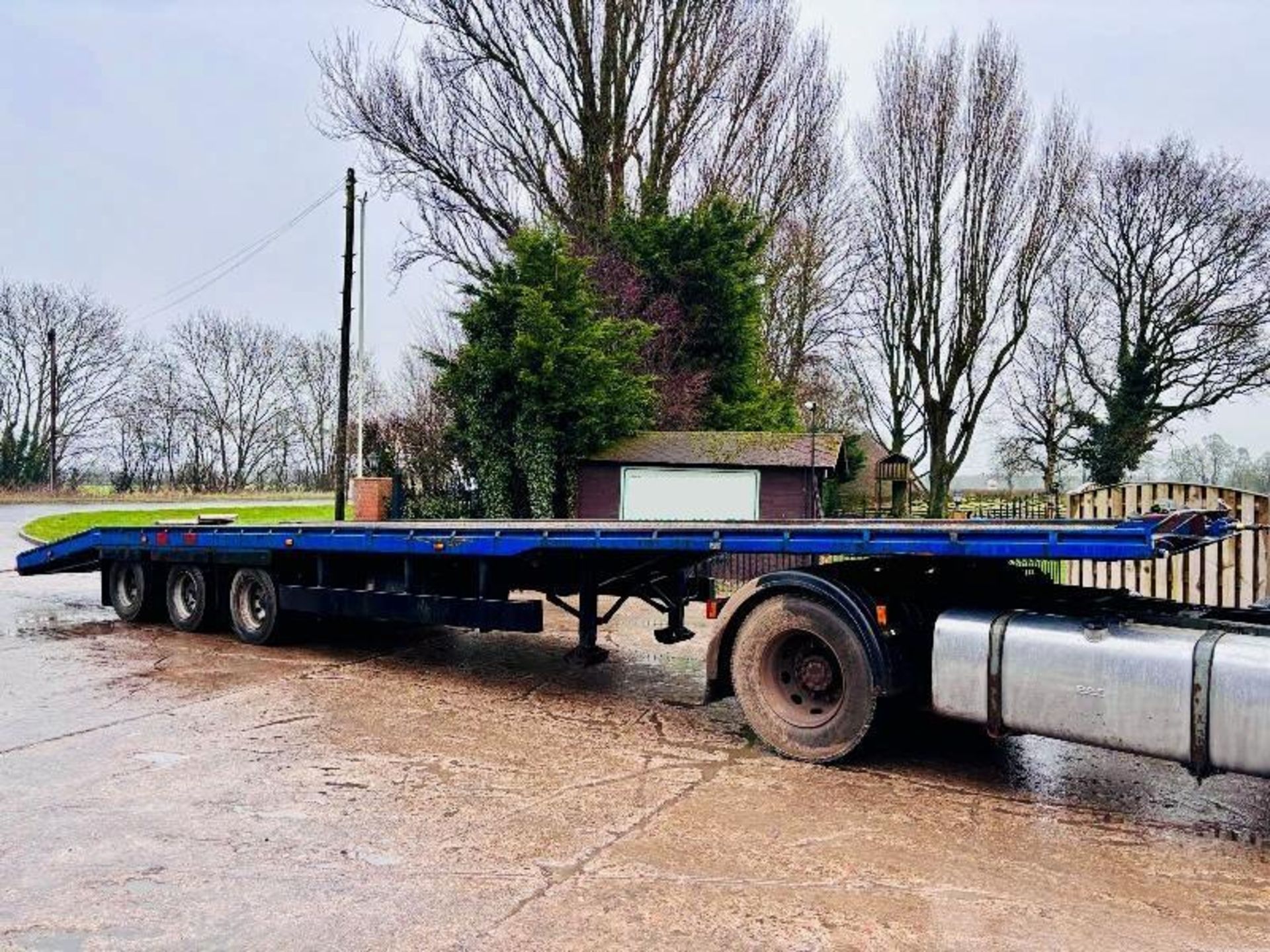 YORK LDS40/3 TRI-AXLE LOW LOADER TRAILER C/W SAF AXLES 