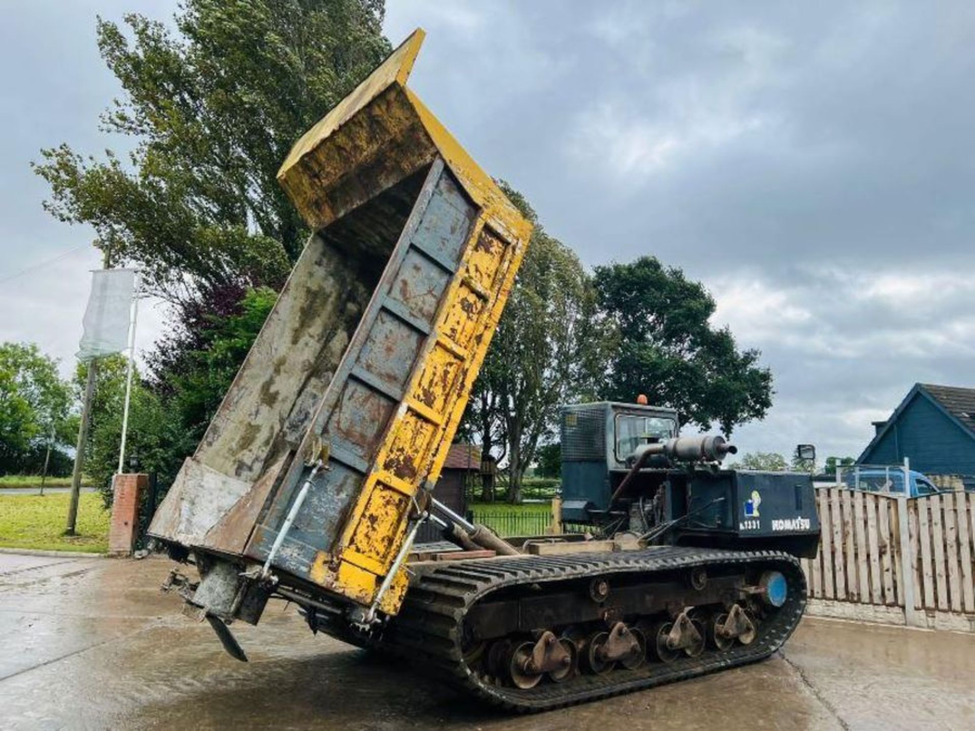 MOROOKA MST2000 TRACKED DUMPER C/W CONCRETE SHOOT & REVERSE CAMERA - RECENTLY SERVICED - Image 3 of 13