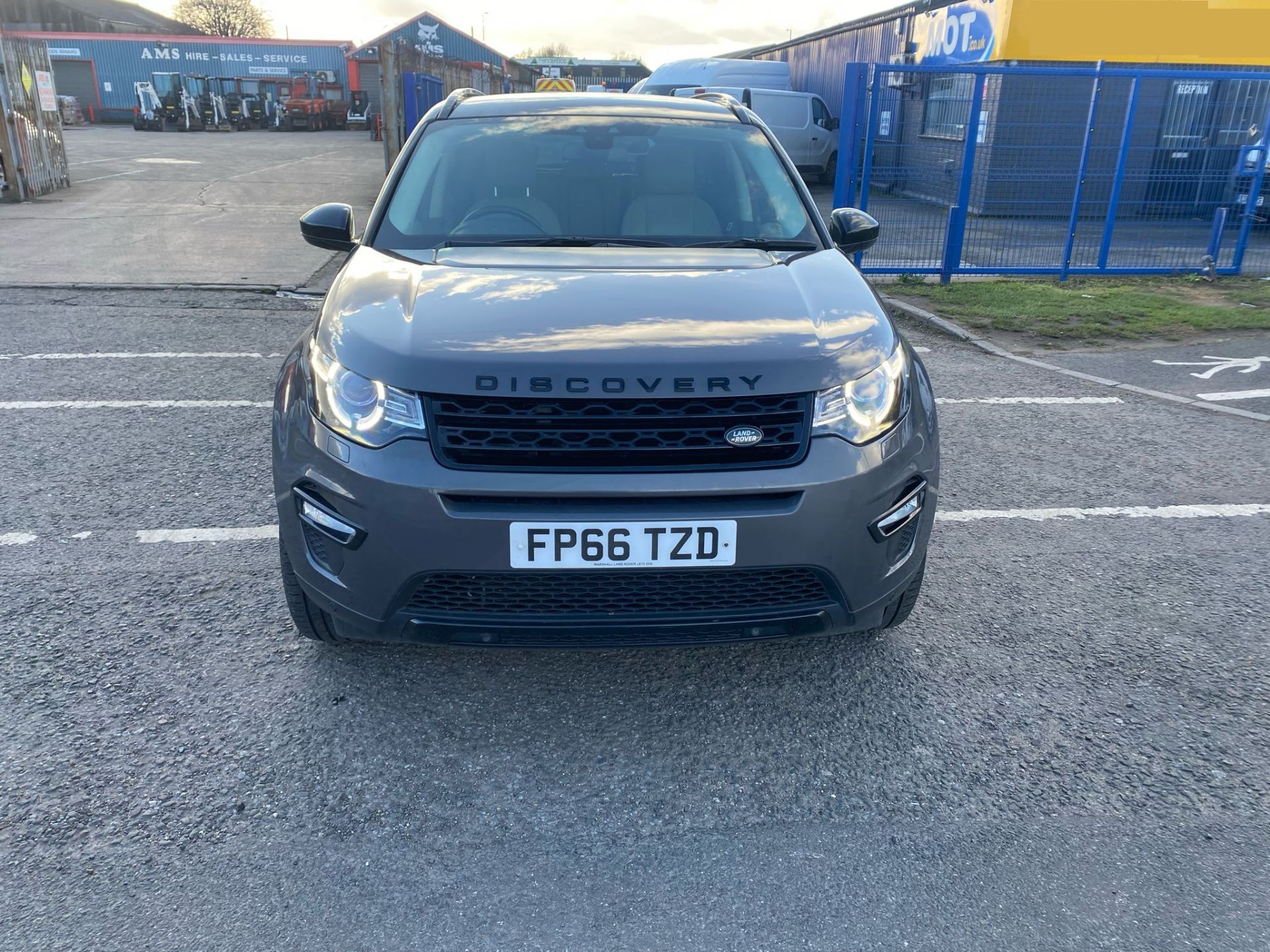 2016 66 LAND ROVER DISCOVERY SPORT HSE SUV ESTATE- 88K WITH LAND ROVER SERVICE HISTORY - PAN ROOF. - Image 10 of 19
